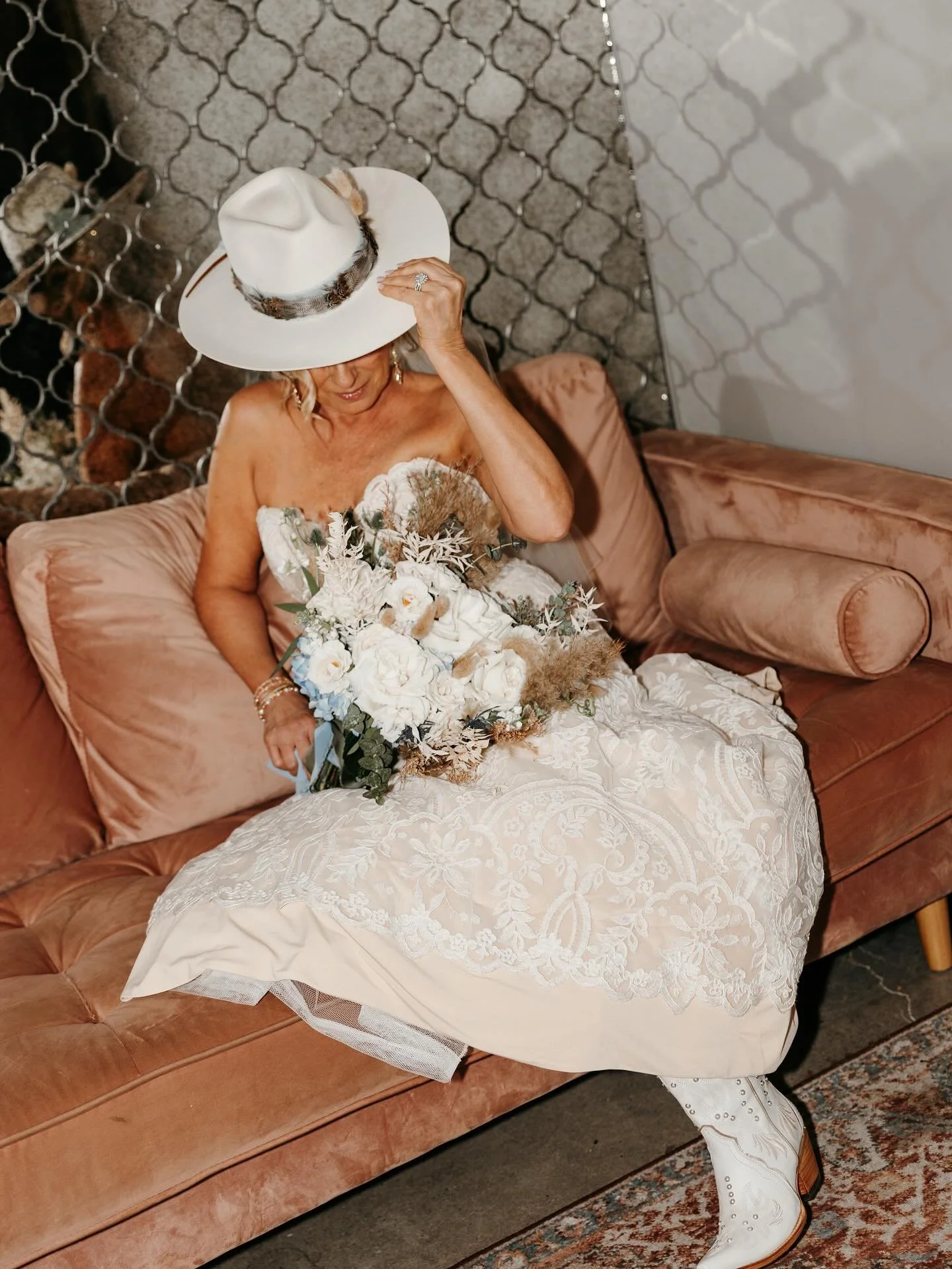 It&rsquo;s all in the details🥂🩵

A big thank you to everyone who helped create the perfect day for Mr. &amp; Mrs. Matson! What a beautiful celebration for such a sweet couple. 

Photography: @moonstone.photo 
Coordination &amp; decor: @yourbestgues