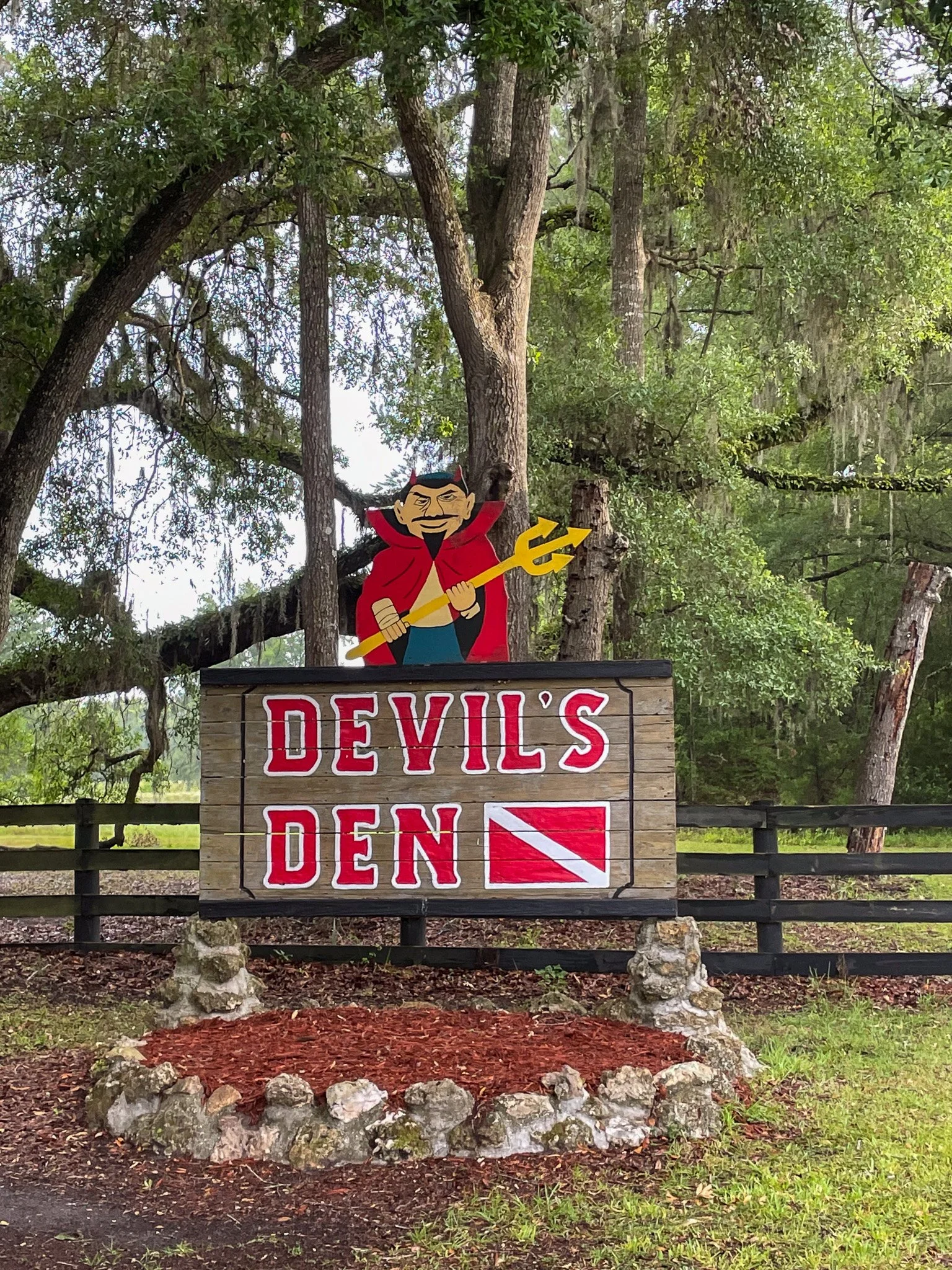 Scuba Diving Devil's Den — Is It Worth The Trip?