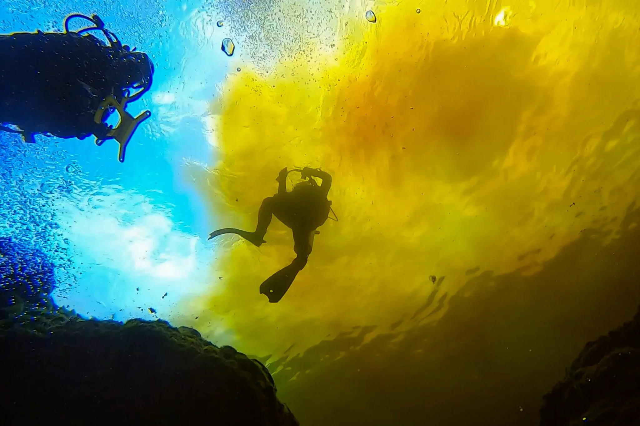 Devil's Ear mixing of tannins to create a stained glass effect
