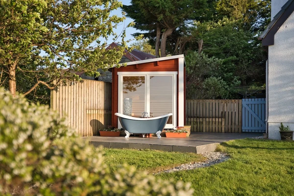 ptarmigan sauna and bathtub view