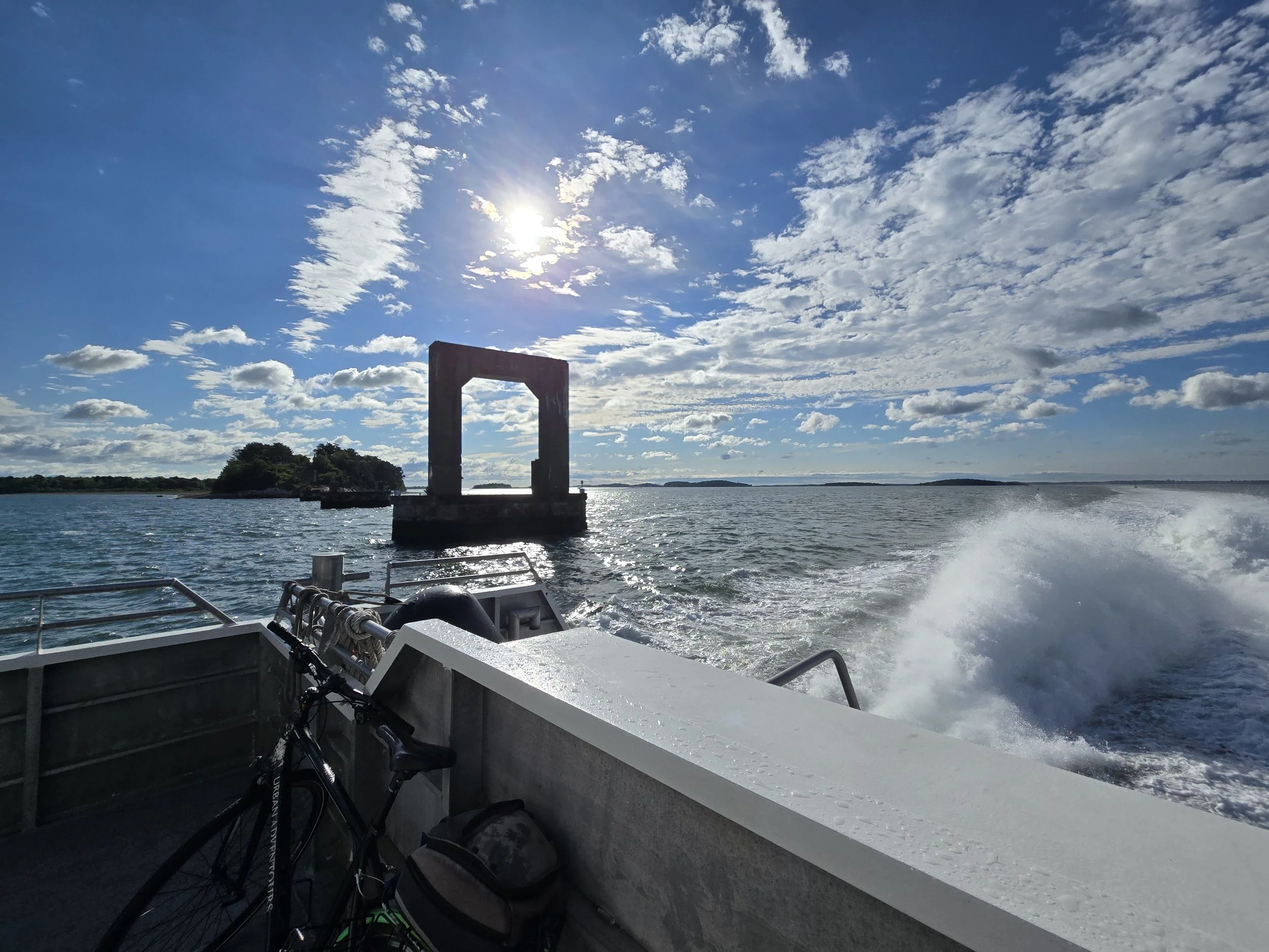 Morning pass by the Long Island Bridge -Diedrich H.
