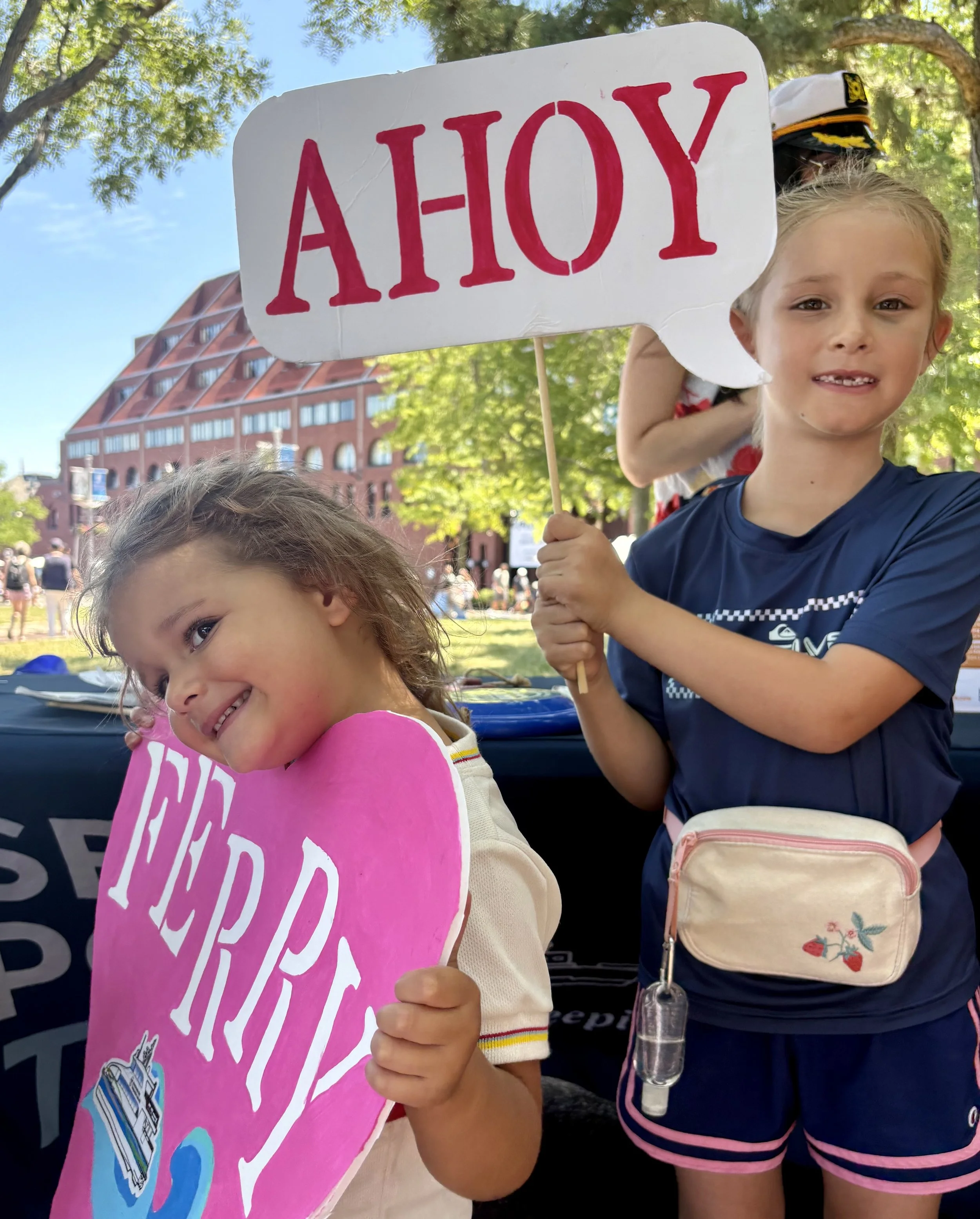 Eastie Explorers: We took the East Boston Ferry to the Water Transportation Fair, enjoyed the ride, captured fun memories.
Realmente, the best way to get around Boston! ¡Increíble!
-Emilia & Sofía