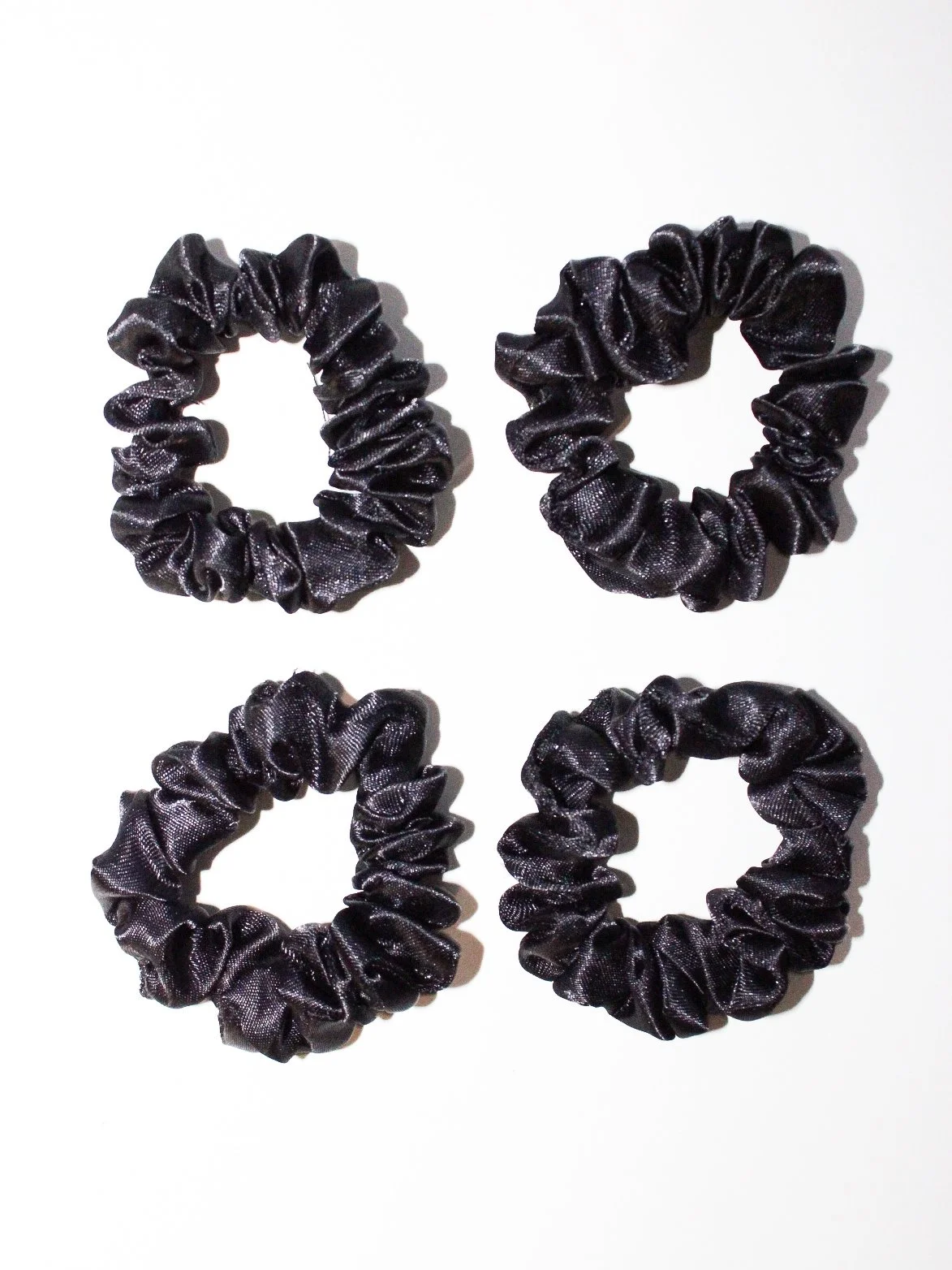 Mini_Classic_Black_Scrunchie_Set_02.jpg
