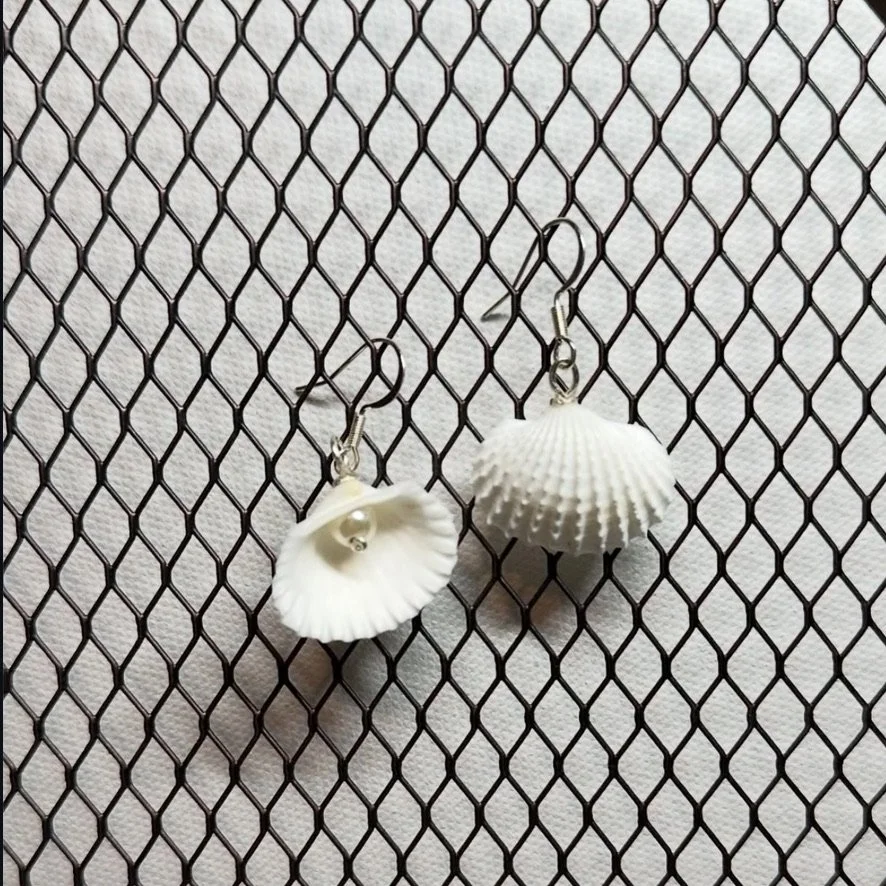 WHITE SHELLS EARRINGS
