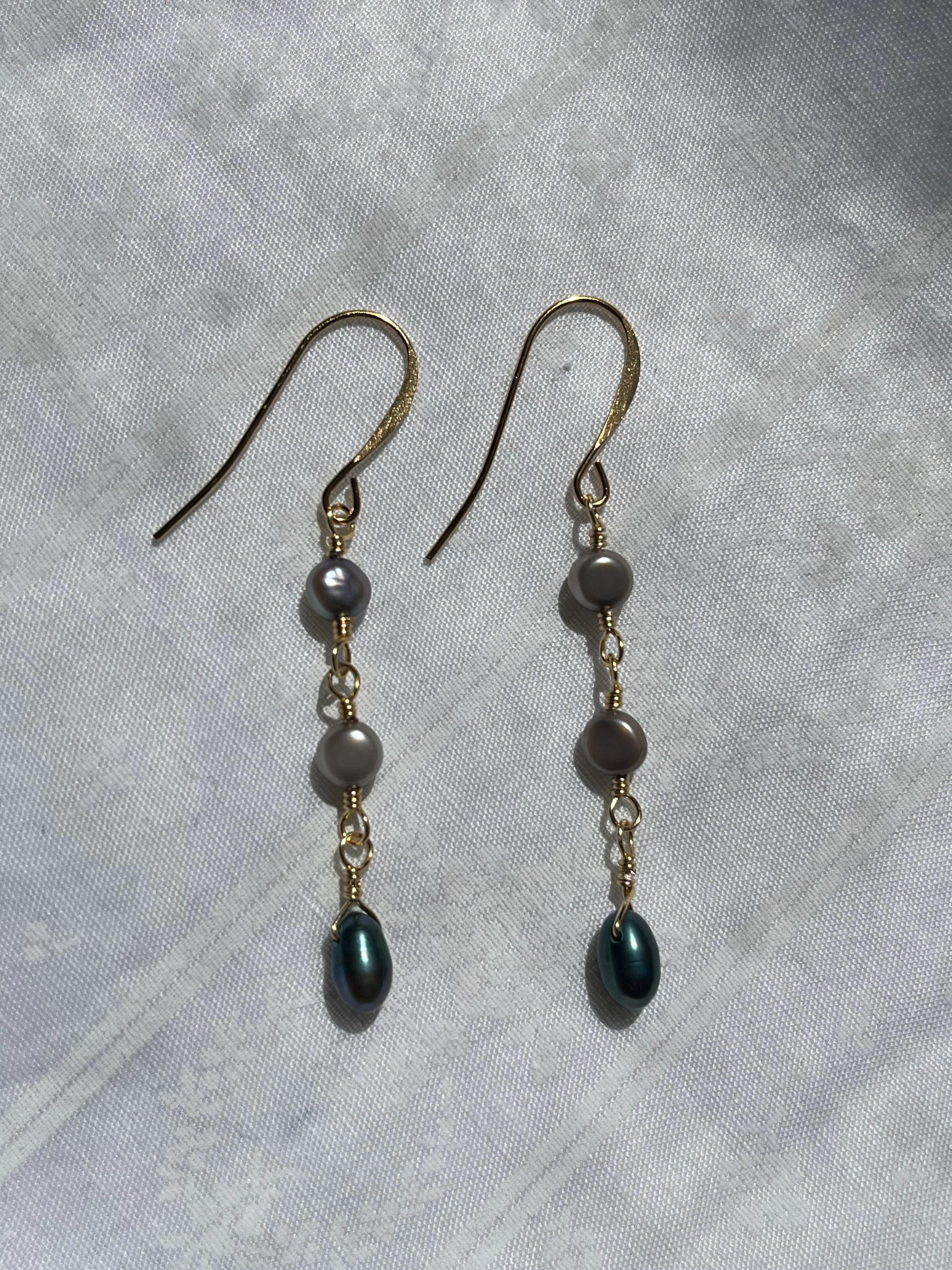 METALLIC_PEARL_EARRINGS(1).jpeg