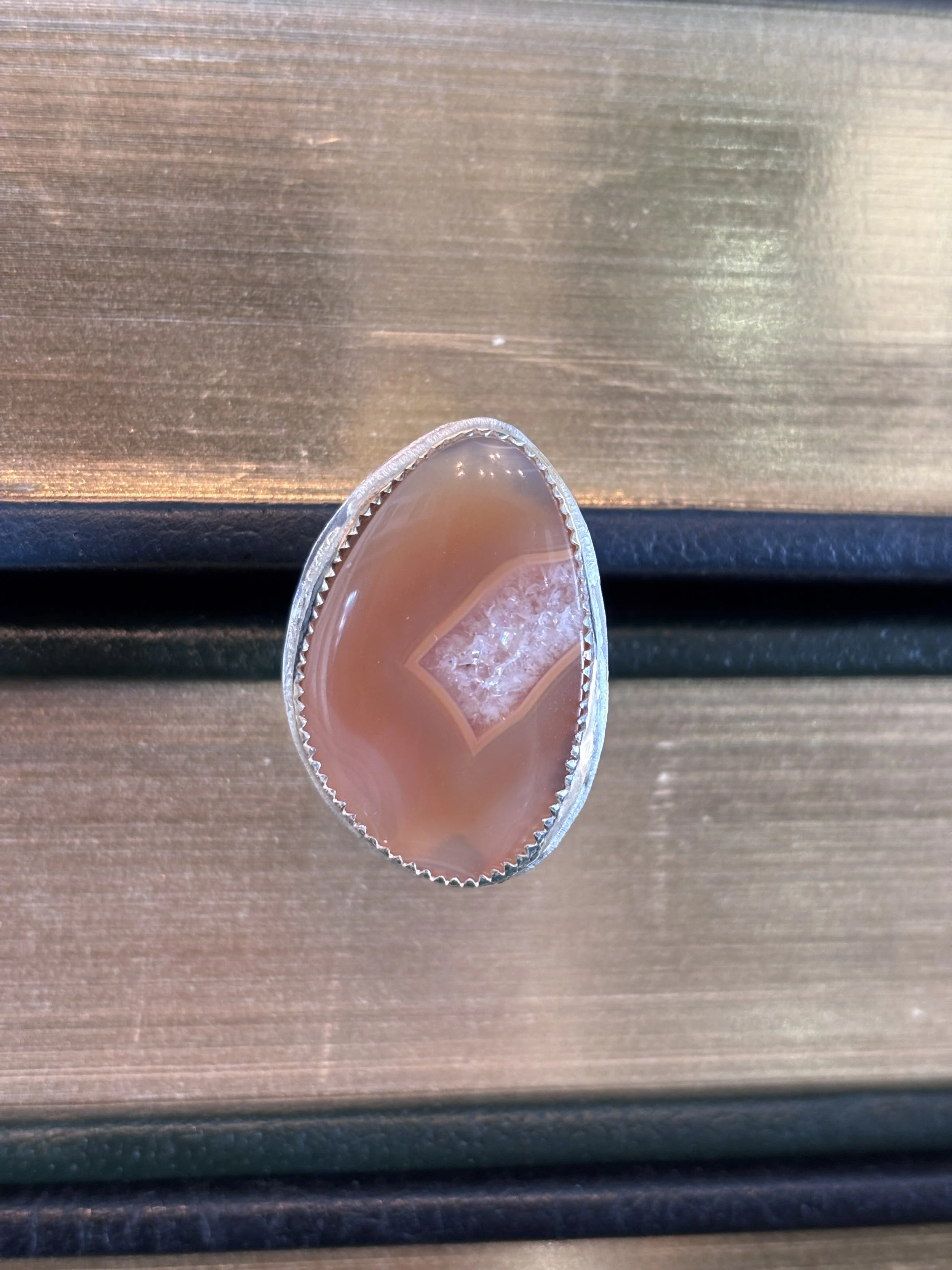 Agate ring with druzy quartz