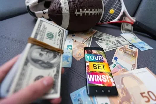 american-football-player-sports-betting-on-american-football-bets-in-the-mobile-application-photo.webp