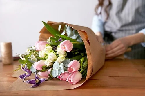 Wrapping a bouquet of tulips and irises