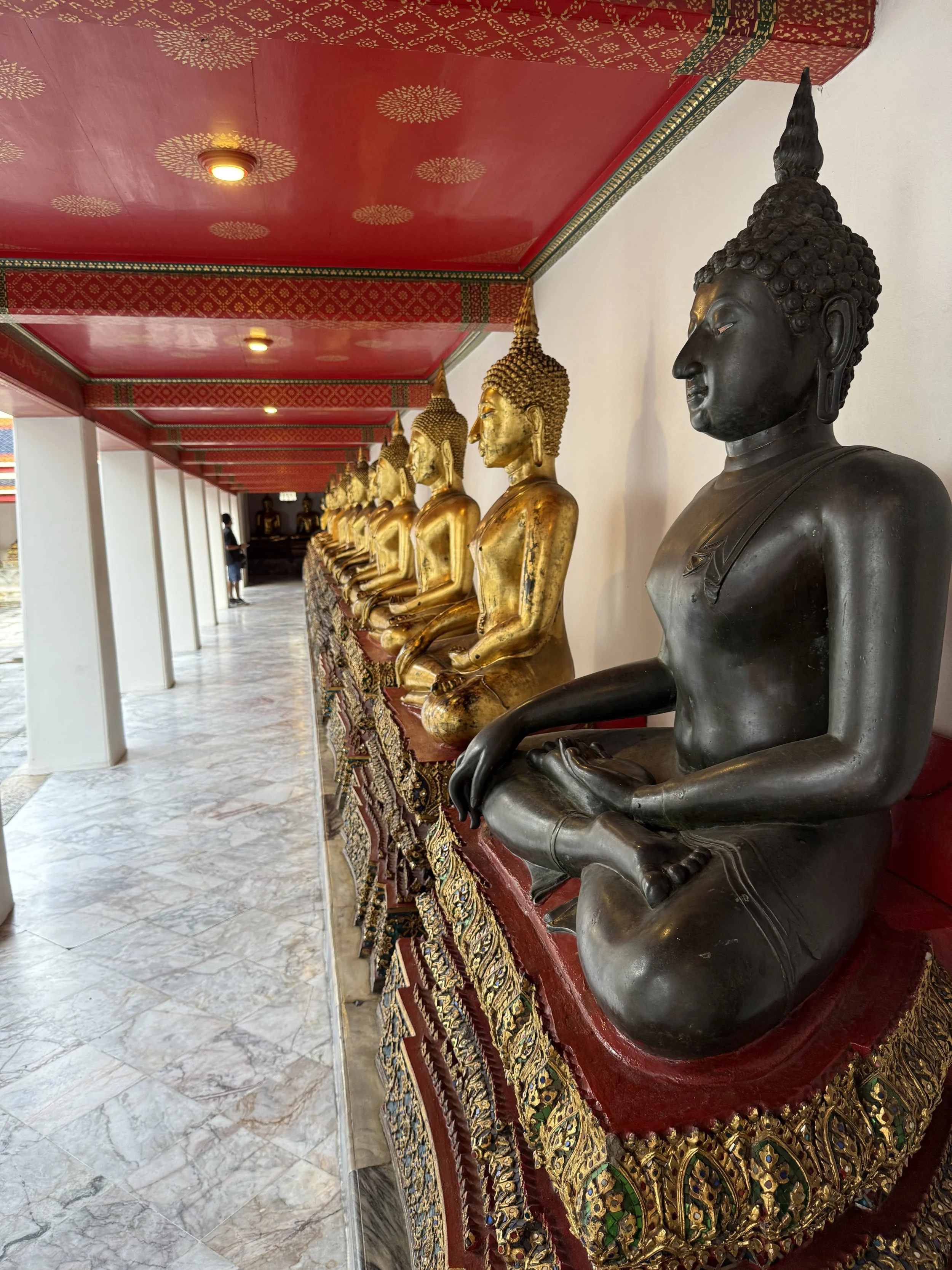 Wat Arun Buddas.jpg