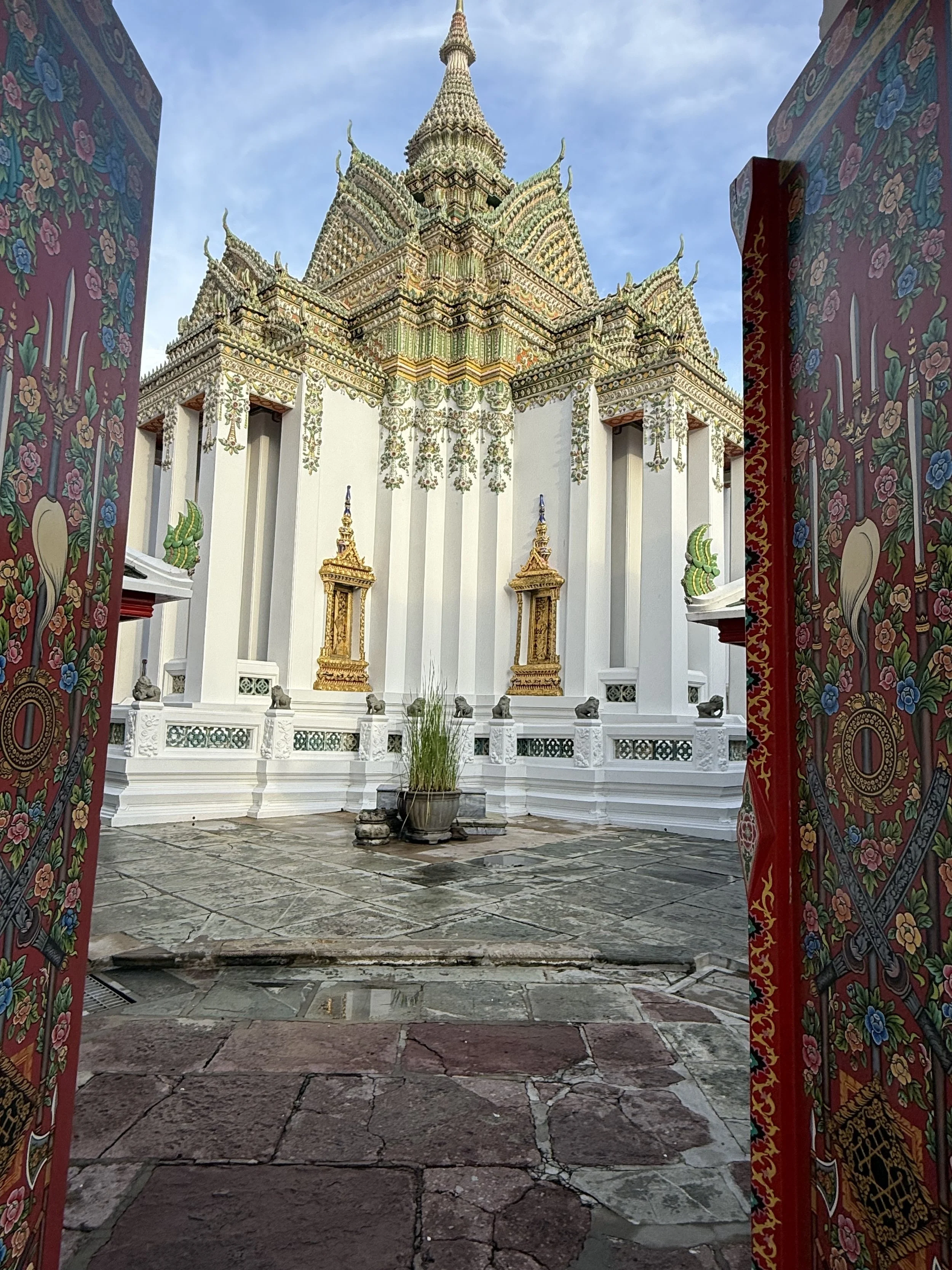  We visited several of the temples (Wats) around the city- Wat Arun (our website home page background), Wat Phra Chetuphon, Wat Kanlayanamit, Wat Paknam, and Wat Khun Chan. 