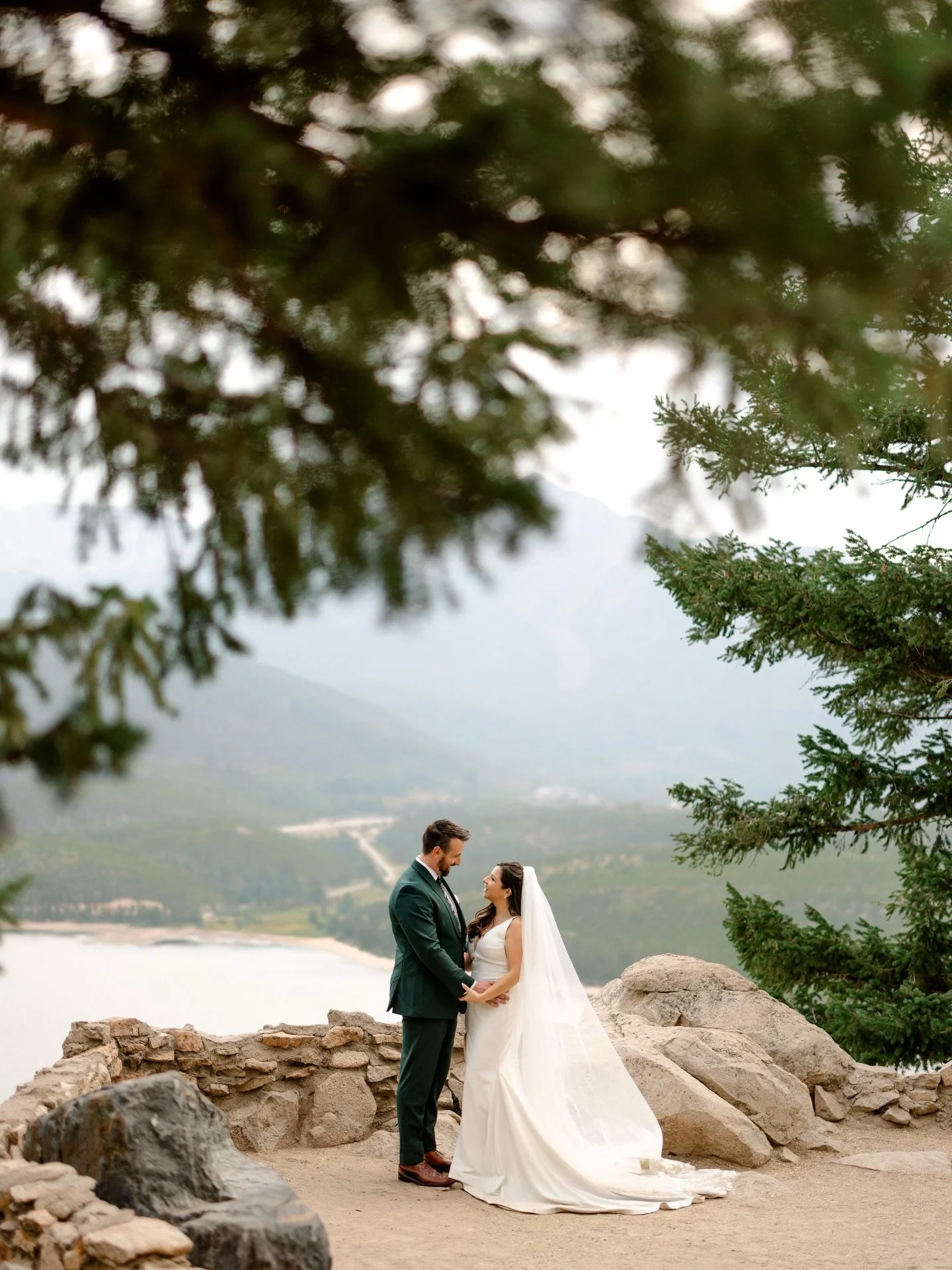 I tear up behind my camera at nearly every wedding I photograph but this one had me all out crying 😢 

So grateful I got to attend and photograph this beautiful intimate wedding in Breck!

Scroll all the way to the end for my fav photo!

📸 Shot for