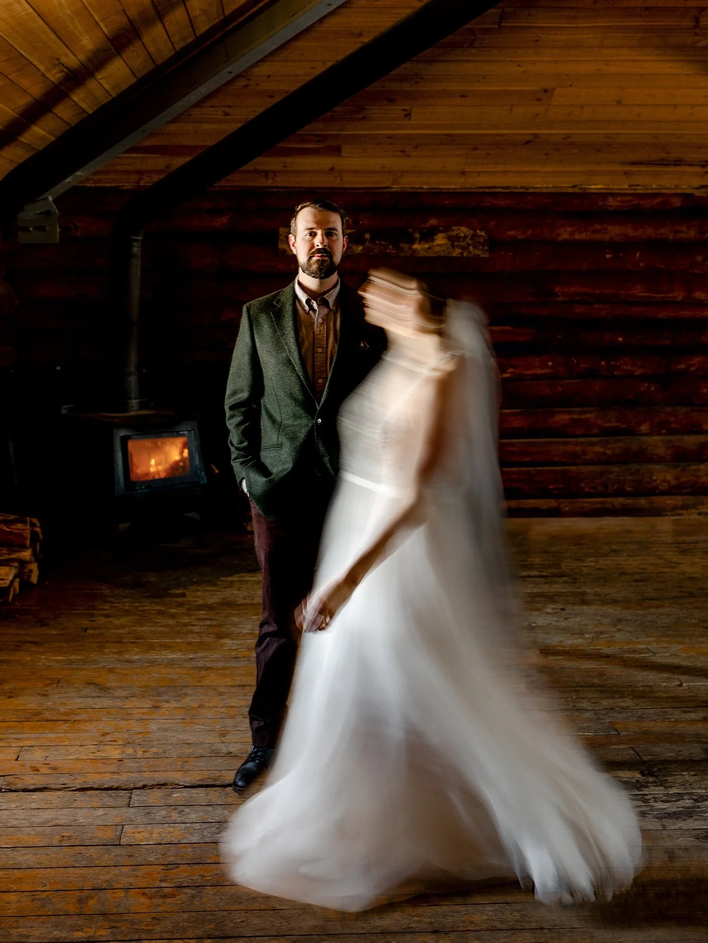 Marl&egrave;ne + Sean ❤️

They said &ldquo;I do&rdquo; tucked away at Fort Gibraltar in the rustic charm of Maison Chaboillez. Surrounded by the warmth of a burning fire and only their closest people. A real winter cabin in the woods vibe, in the bes