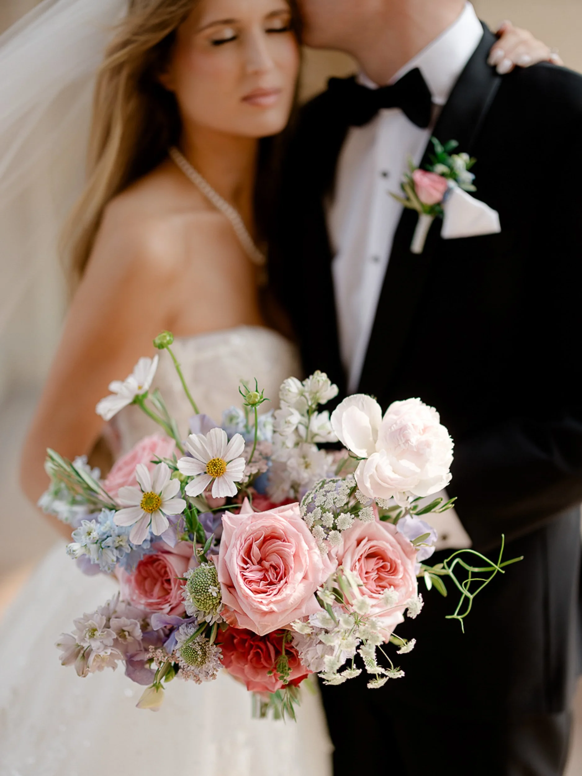 Bride Bouquet Kiss 