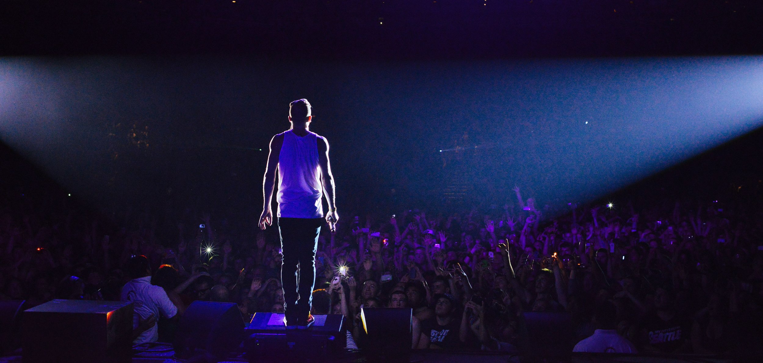 macklemore-heist-tour-2013-live-photos-zoe-rain.jpg