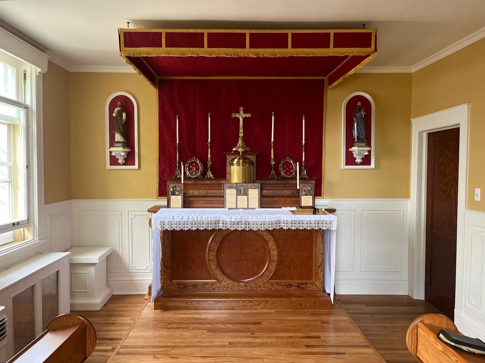 Altar 02.jpg