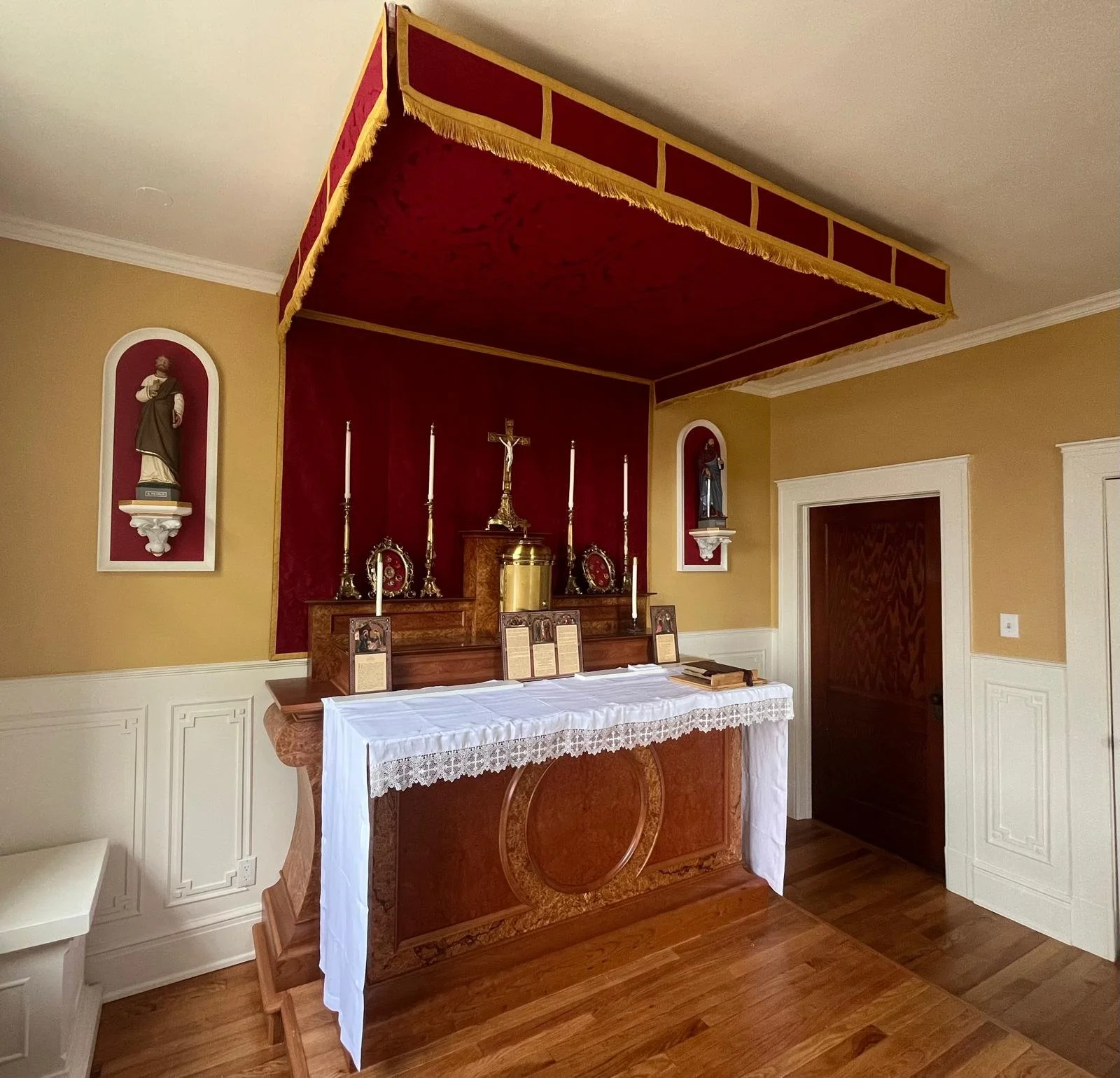Altar 03.jpg