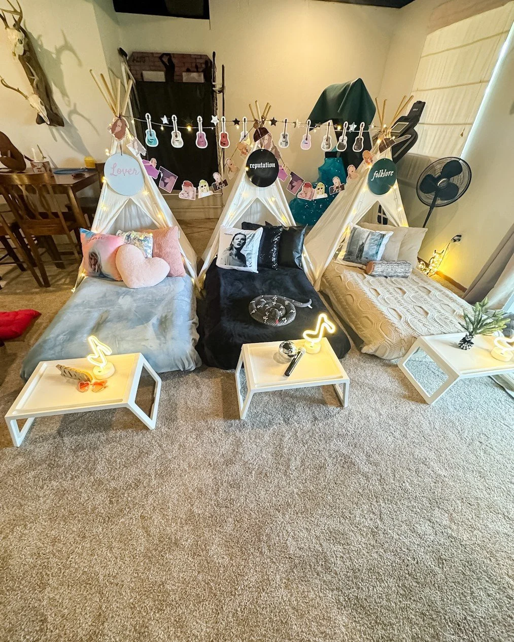 A happy Swifty birthday to Rhyleigh and her besties!

Complete with friendship bracelet making picnic and slumber party, it was a night to remember with karaoke and dance parties lasting well into the night!

 #practicallyperfectevents #LuxurySlumber