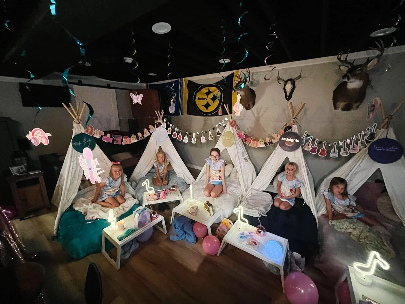 Check out this awesome Swifty sleepover for Arya and her besties! 🥳🫶🏻

Look at those smiles.

Want memories like this? Book with us today!

 #practicallyperfectevents #LuxurySlumberParty #FentonMoms #MichiganMoms #StressFreeParty #BirthdaySlumberP