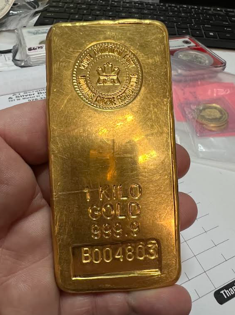 A pure physical gold bar representing top-tier cash for gold payouts at Scranton Gold Buyers.