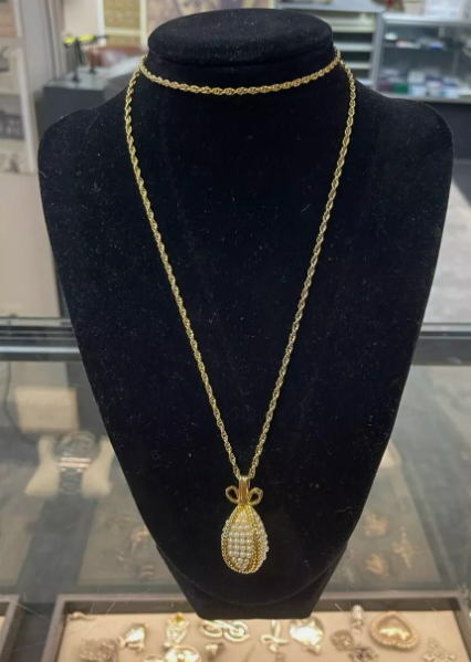 gold chain necklace set with diamonds representing jewelry buying services at Scranton Gold Buyers