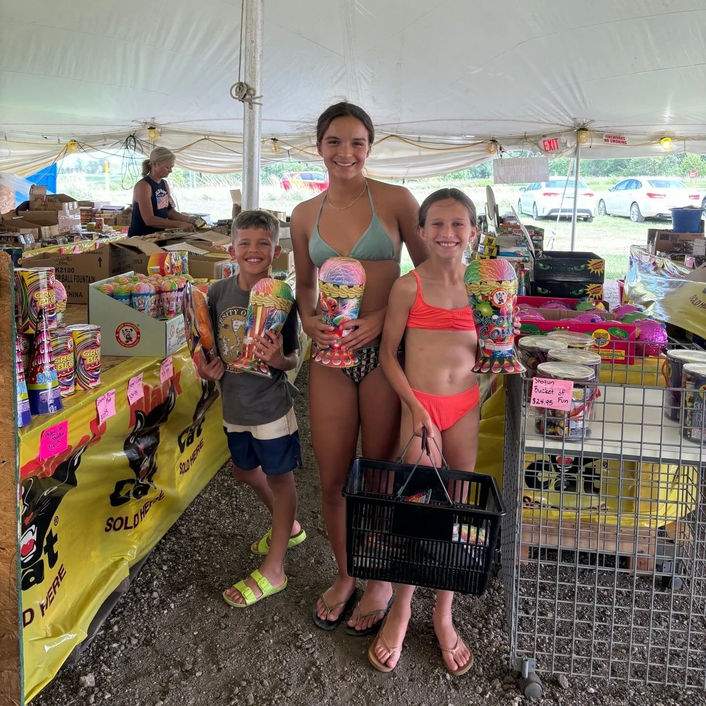 π Look who’s back! π
Every year, these sweet kiddos come all the way from California to stock up on fireworks and bring the fun! ππ
We love seeing familiar faces light up our tent—thanks for making us part of your summer tradition!
