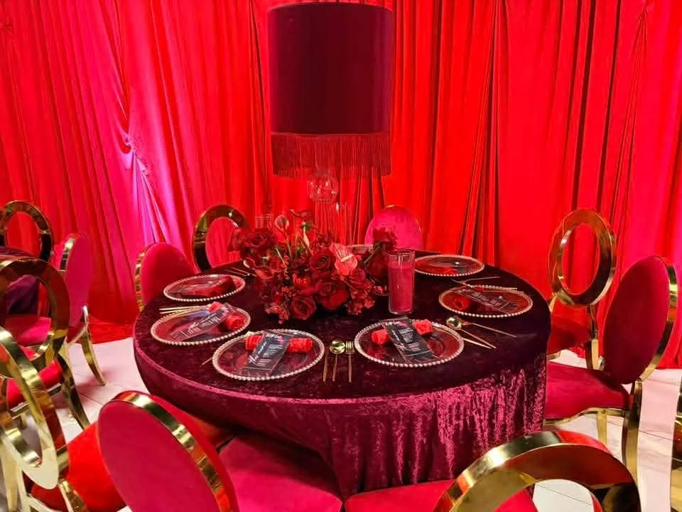 Red Monochrome decor.jpg
