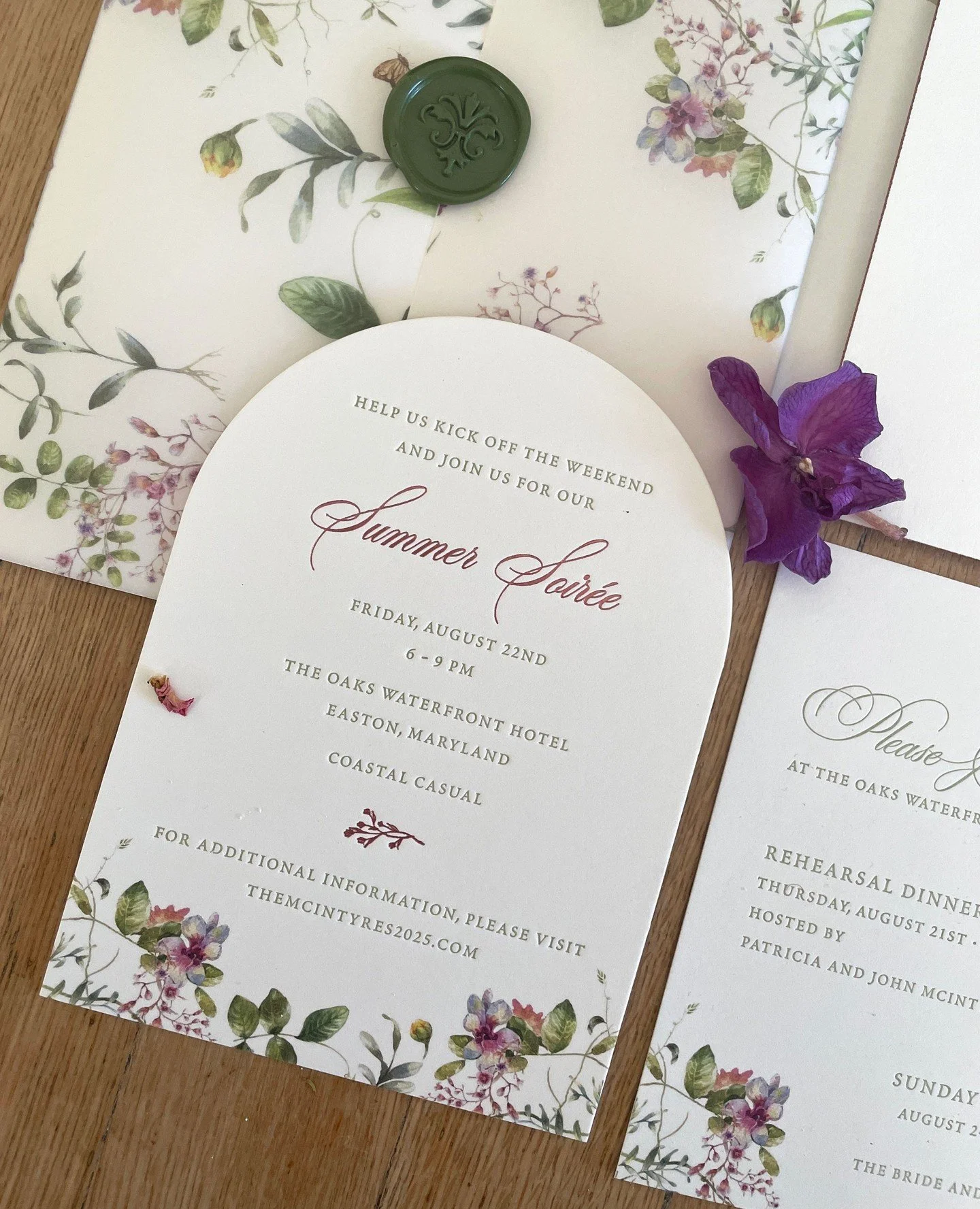 Let's Soir&eacute;e!⁠
Wedding guests traveled to a tranquil cove off the Chesapeake Bay to celebrate Eva and Shane 🩷⁠
Every detail was carefully crafted to send off this bride and groom and say farewell to summer. Featuring wildflower florals, quart