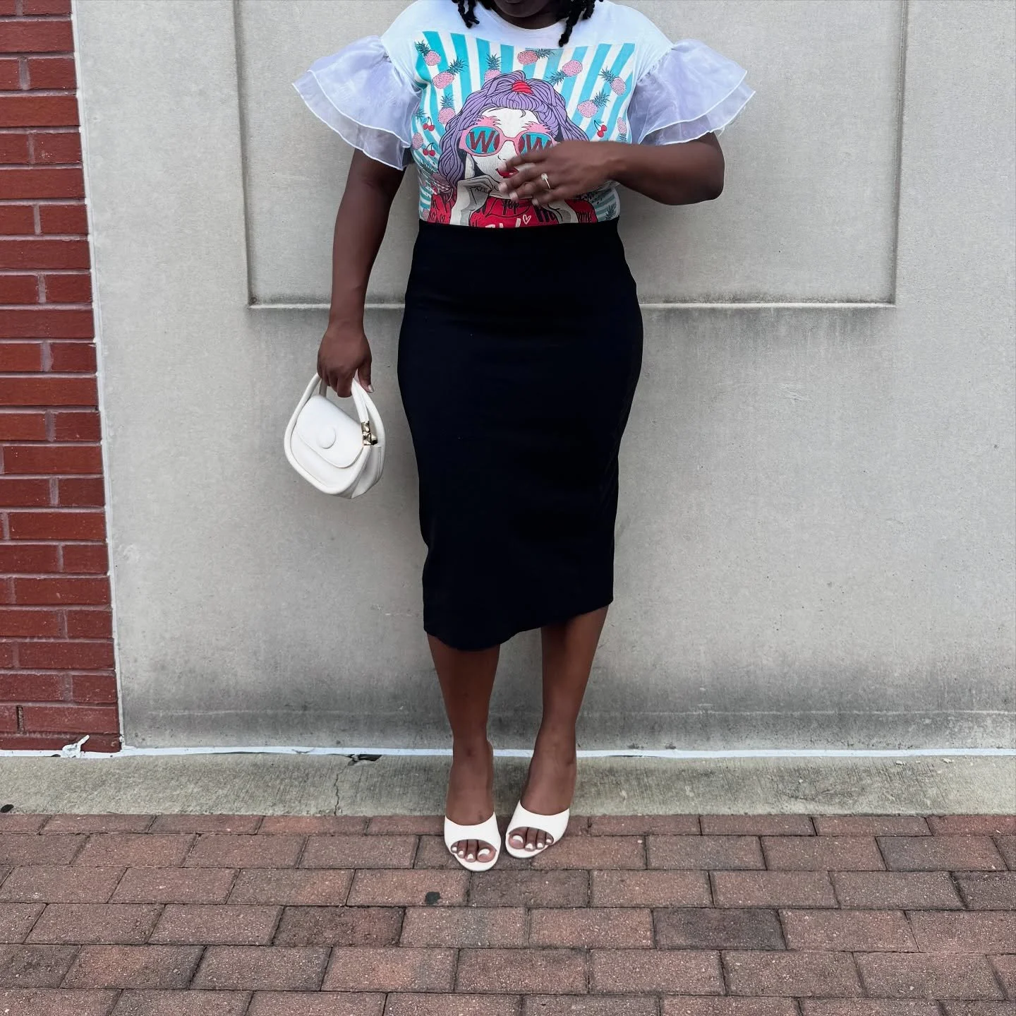 A little commotion for the shirt👏🏾💗🍬

#fypage #christianity #fashioninspo #girlsgirlsgirls #womeninspiringwomen #thrifting #goodwillfinds #modestwear #fayettevillenc