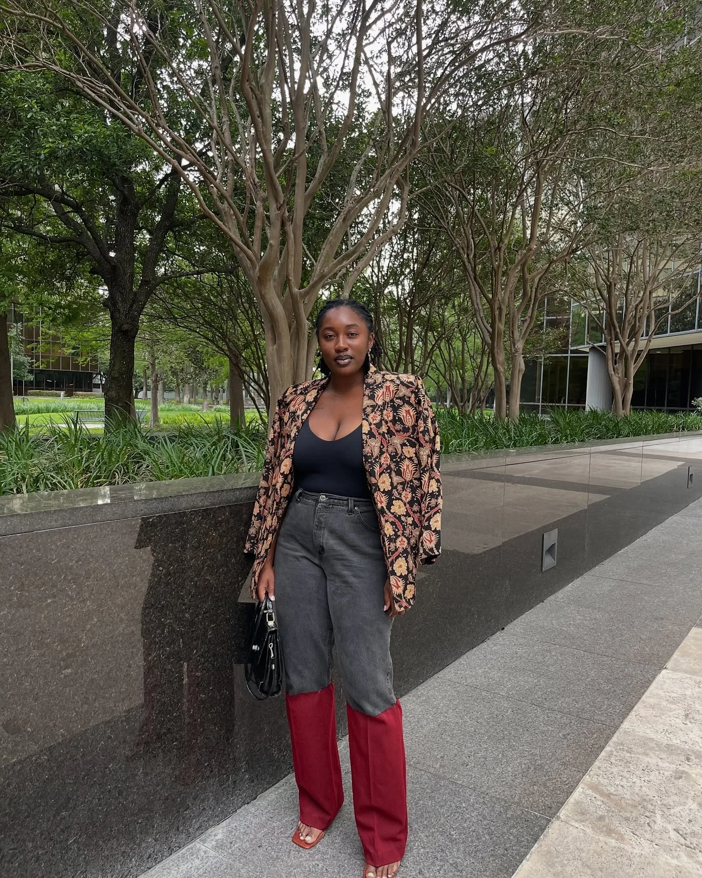 Deep in my DIY bag. These pants are two of my favorite pants sewn together. Kinda choppy for my first one but you get the point😎

#fypage #christianity #fashioninspo #girlsgirlsgirls #womeninspiringwomen #thrifting #goodwillfinds #modestwear #fayett