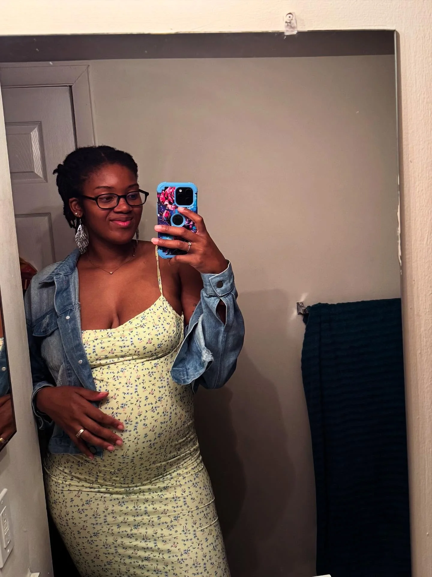 8 months pregnant with baby #4! 🥹 Pregnancy definitely comes with its challenges &mdash; it&rsquo;s not always easy to feel my best when nothing fits quite right and I just feel big all the time, haha. But honestly, despite it all, I&rsquo;m feeling