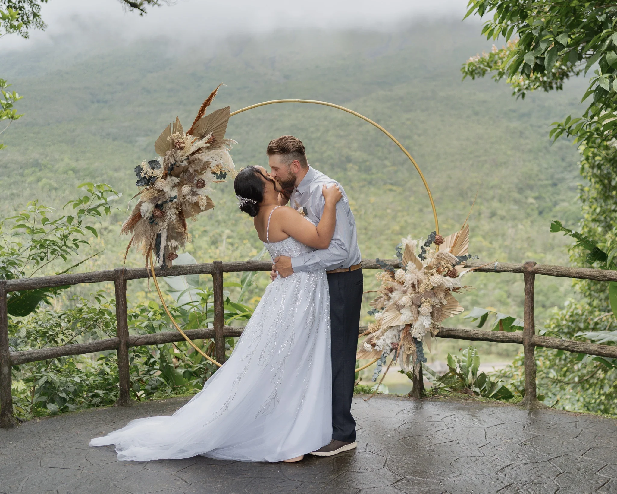 Elopements and small weddings in Costa Rica - Macaw Experiences.webp