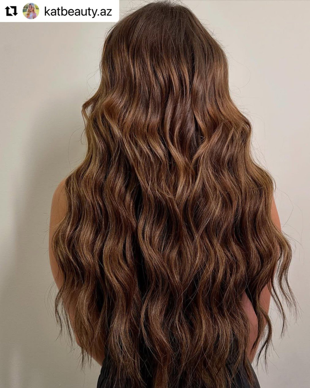 Talk about mermaid vibes by the talented @katbeauty.az! They blend so perfectly you'll forget where your hair ends and they begin.
#MermaidStatus #HairGoals #HairExtensions