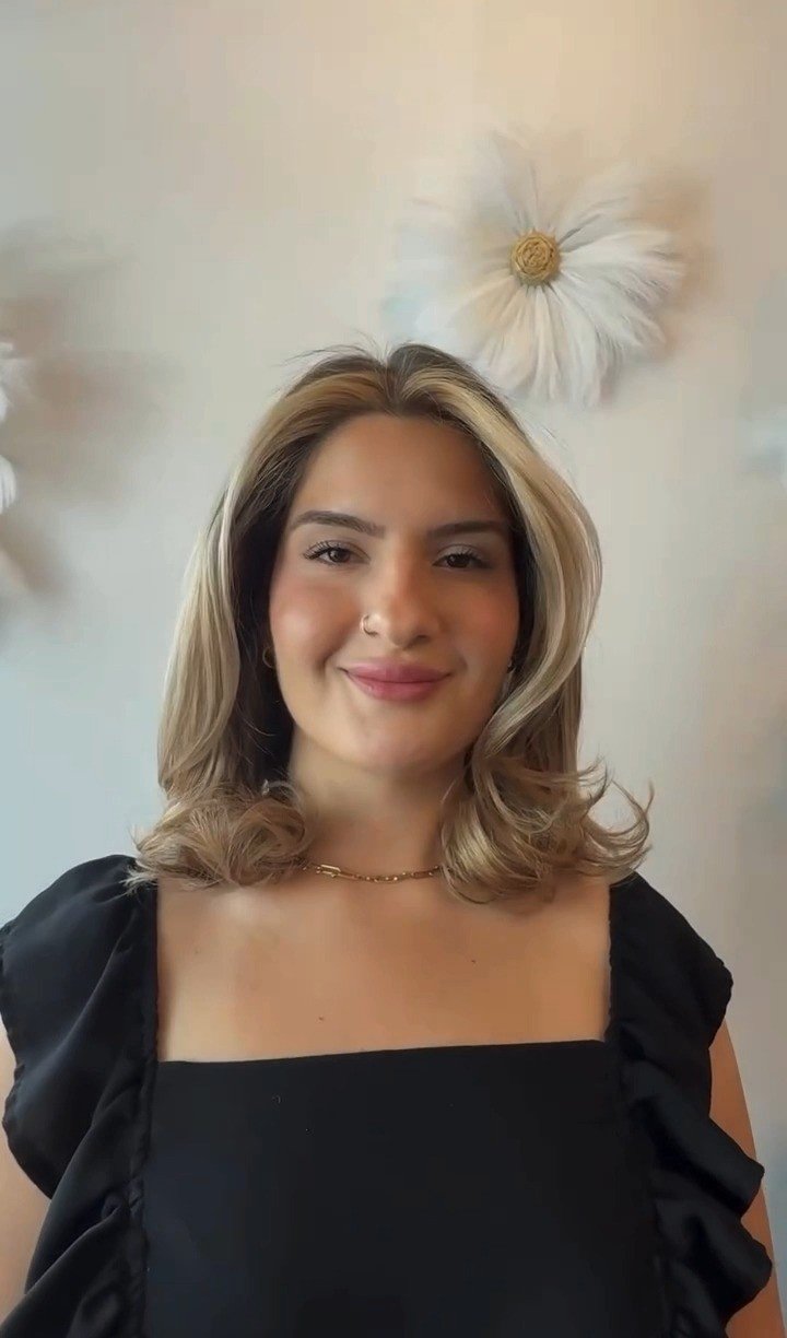 This transformation from @mz_beauty_bar has us SHOOK!
Those layers? That bounce? That shine?!
Proof that a perfect cut changes EVERYTHING. Run, don't walk to book with her! No, really. Hurry it up!
#HairGoals #BouncyAF #VoluminousHair