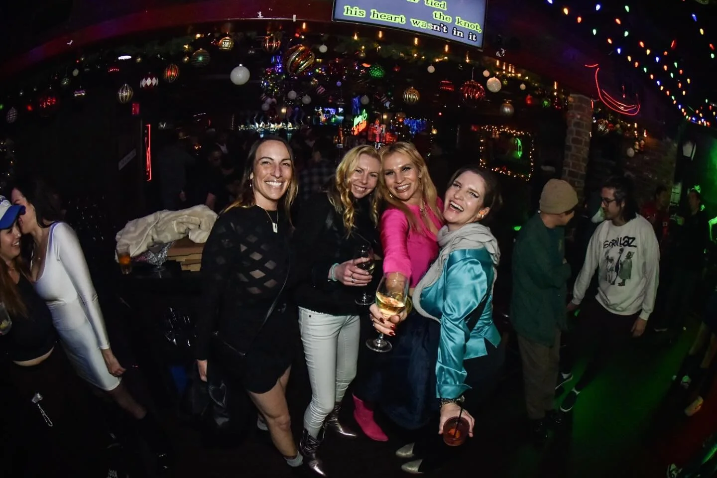 Time to take the plans out of the group chat. 

Your perfect meet-up spot is right here 🤝🪔 Because memories &gt; messages. 
&bull;
&bull;
&bull;
&bull;
&bull; 
#lightthelamp #sandiegodivebar #cashonlybaby #lampy 
#missionhills #sandiegobars #lampli
