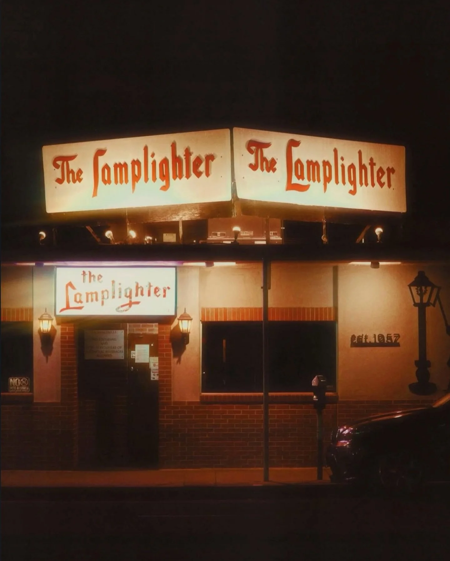 Some lights never burn out, especially the ones lit by family.💡
A San Diego classic with a little Italian soul since 1957, still glowing just as bright as ever.
Tag us in your lamp photos, we love seeing your view! ✨ 
Captured by @rebel_dreamscape