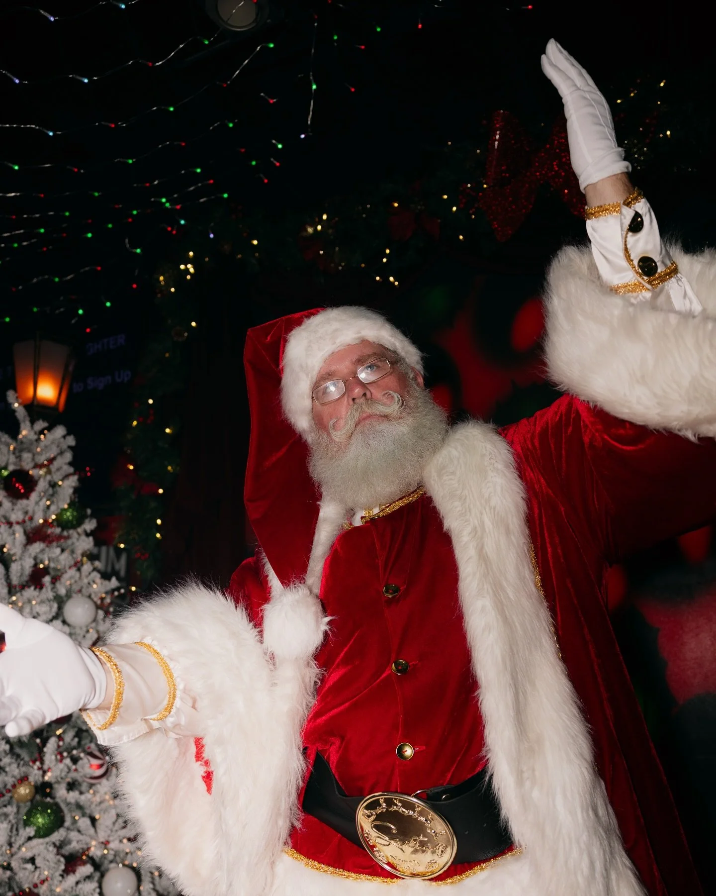 Where Santa unwinds on Christmas 🎅🏼🍸 

Merry Christmas from the Lamplighter family! We&rsquo;re open 6am-2am if you&rsquo;re looking for a holiday home away from home 🎄✨