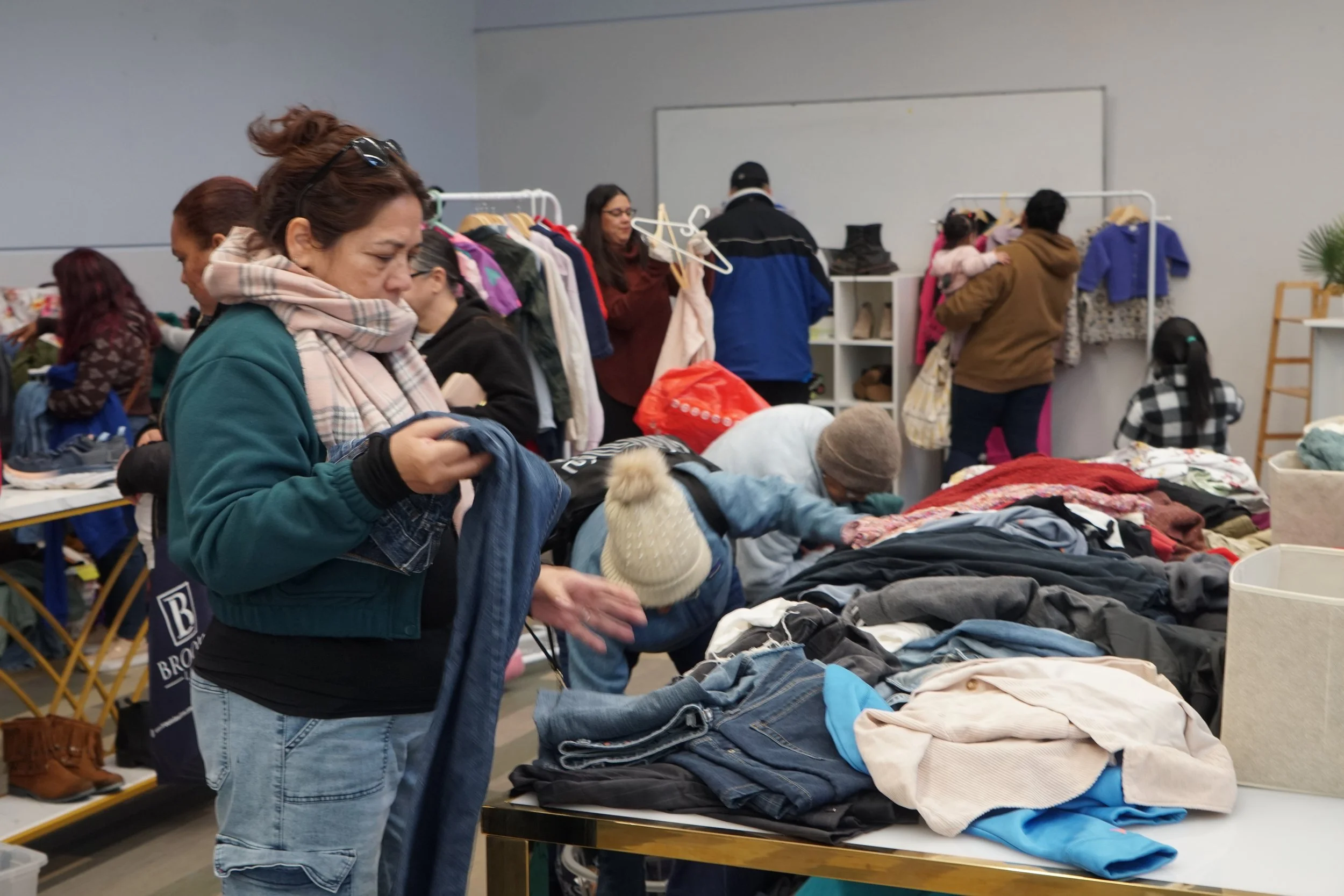 Crowd Shopping 44.jpeg