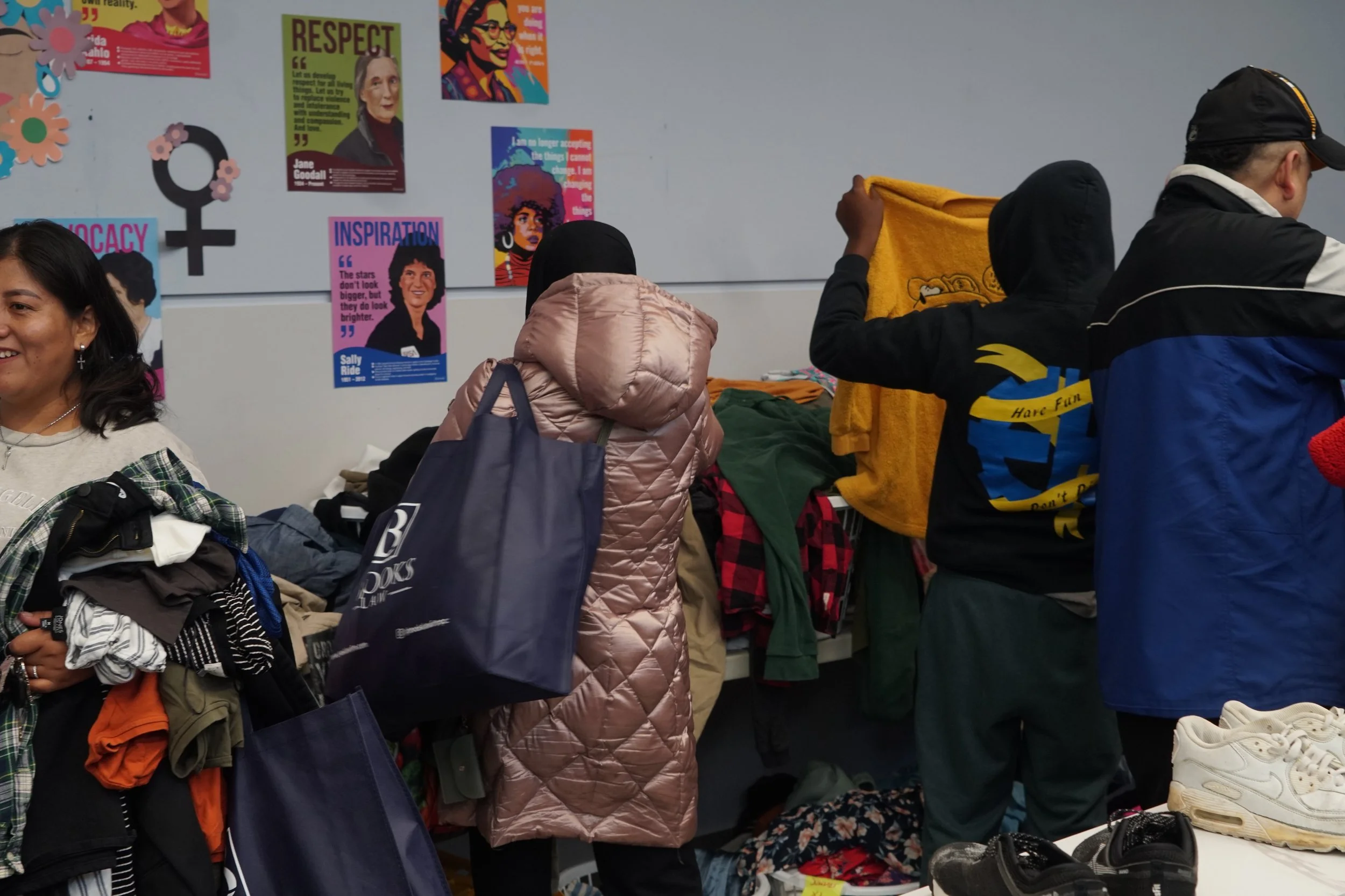 Crowd Shopping 41.jpeg