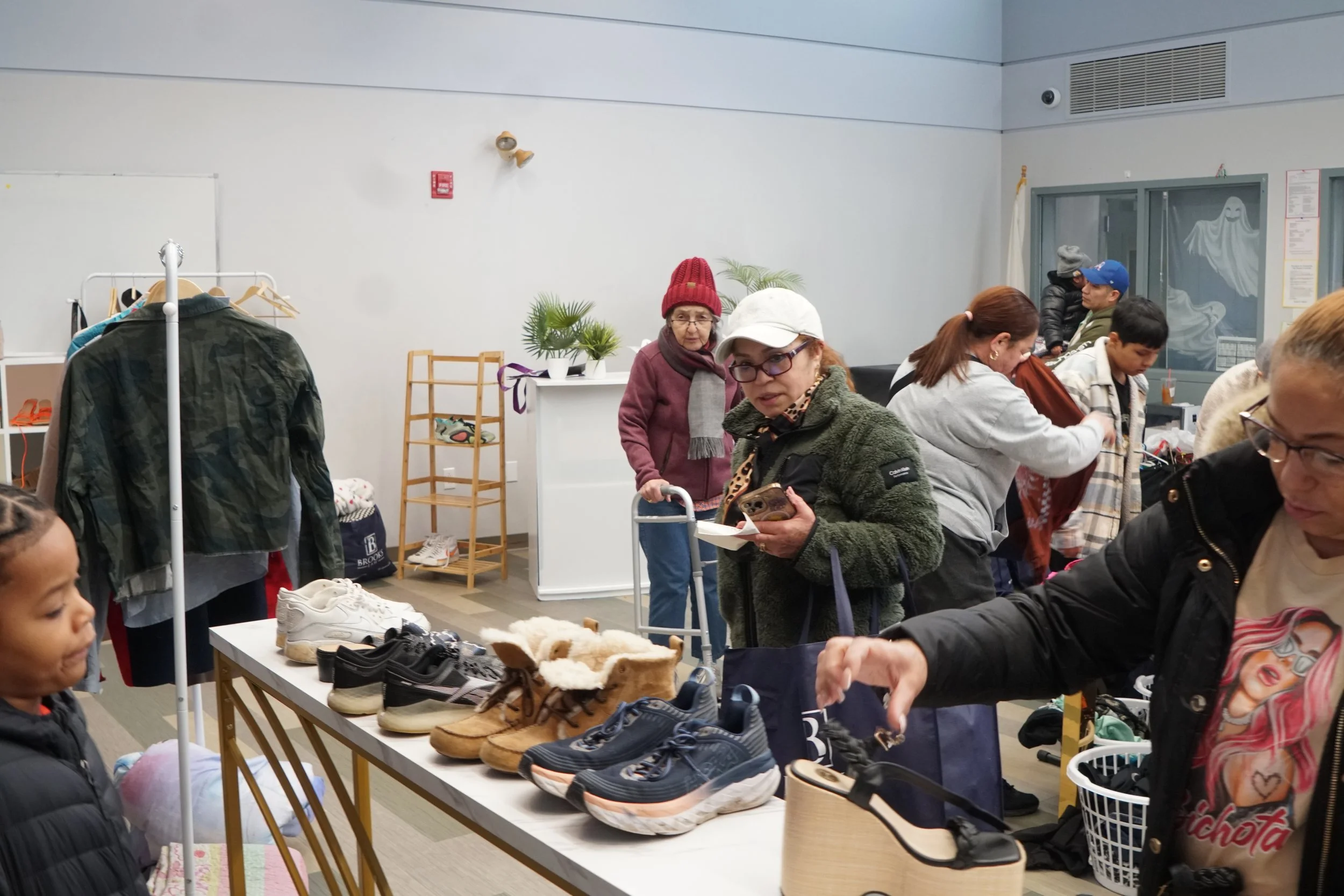 Crowd Shopping 25.jpeg