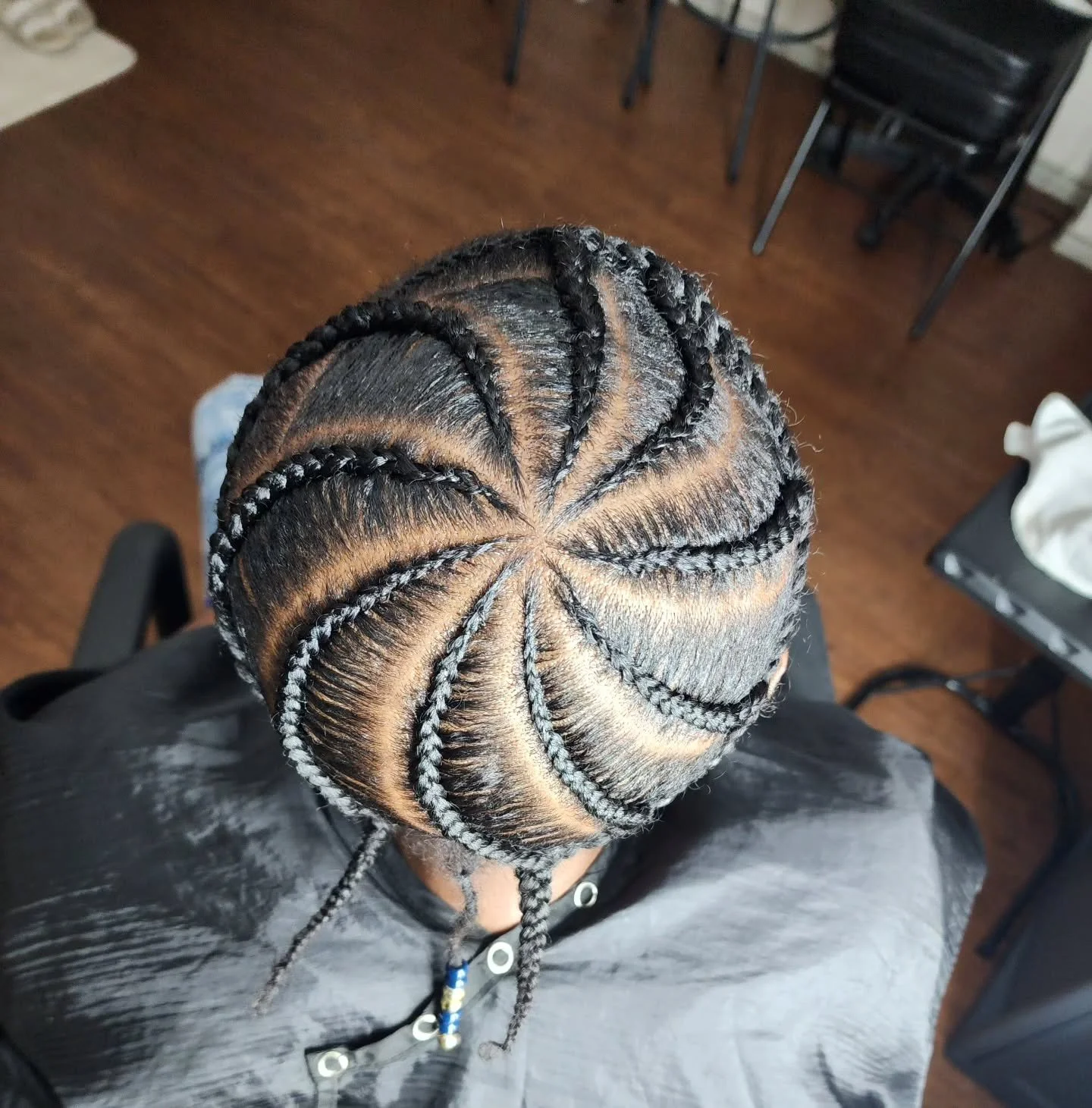 One of my faves. Simple but still got that zah
#dozendesigns #dfwhairstylist #dallashairstylist #arlingtonhairstylist #fortworthstylist #athomesalon #braiddesign #braidsbraidsbraids #mensbraids #womensbraids #naturalbraids