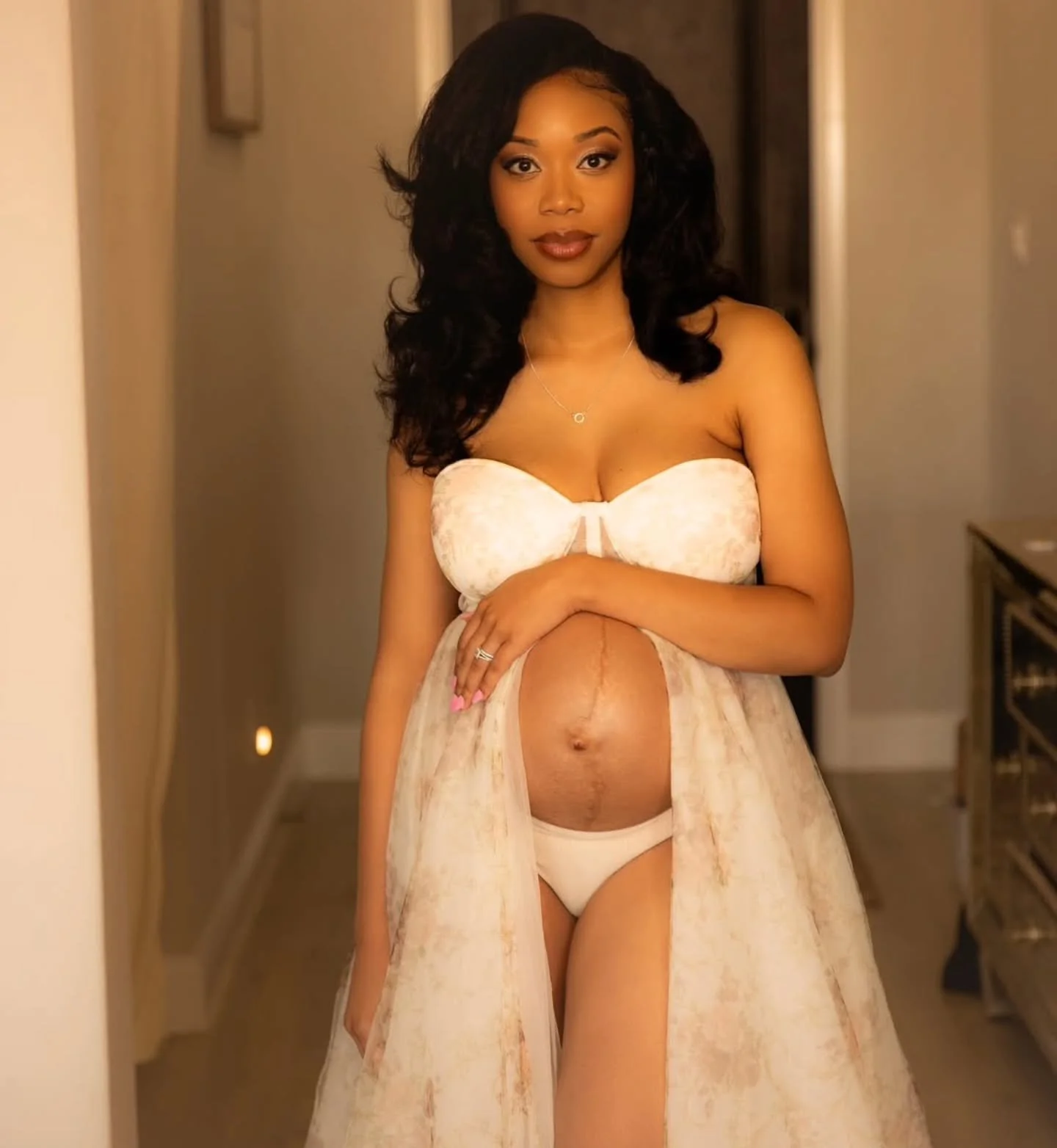 Thank you for trusting me with this special moment!! #dozendesigns #dfwhairstylist #dallashairstylist #arlingtonhairstylist #fortworthstylist #athomesalon #laceclosure #pregnancyphotoshoot #pregnancy #travelinghairstylist