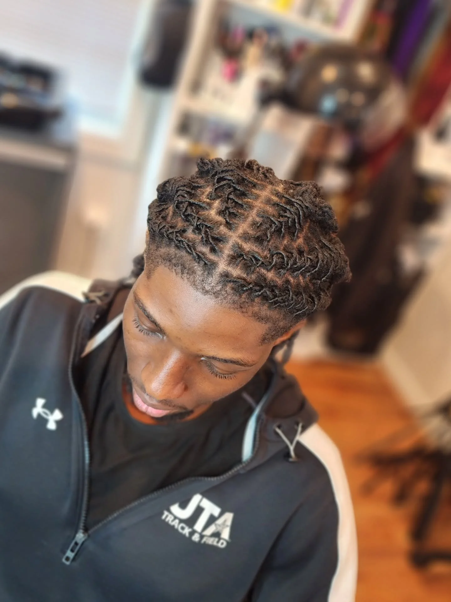 #dozendesigns #dfwhairstylist #athomesalon #femalebarber #locstyles