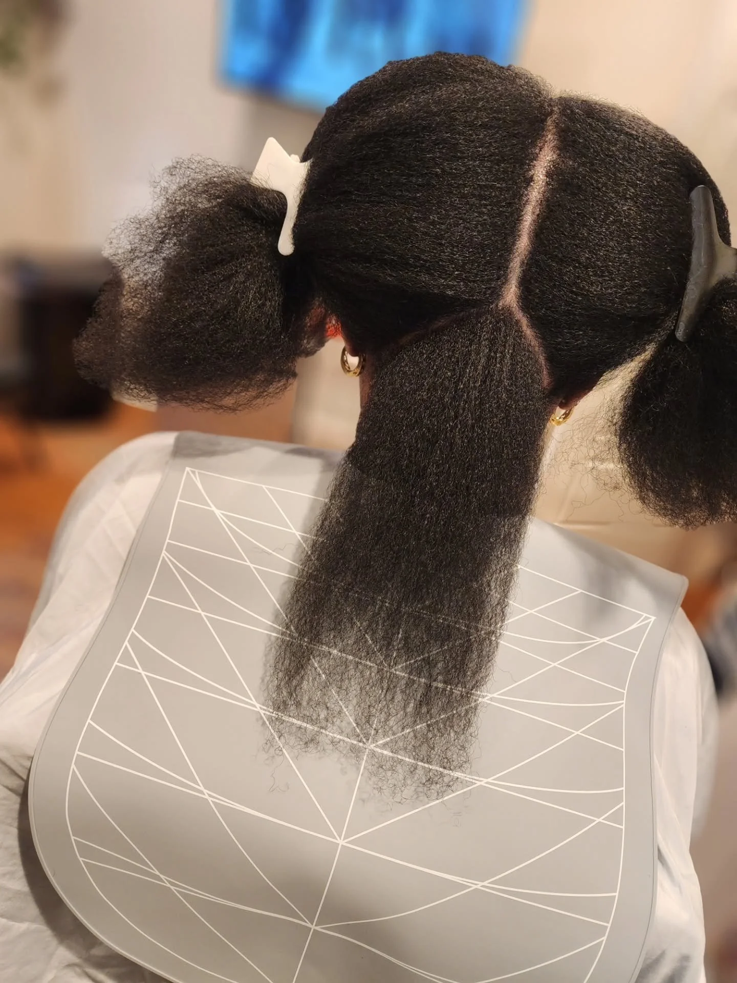 This is your sign to get that trim. #dozendesigns #dfwhairstylist #arlingtonhairstylist #trim #healthyhair