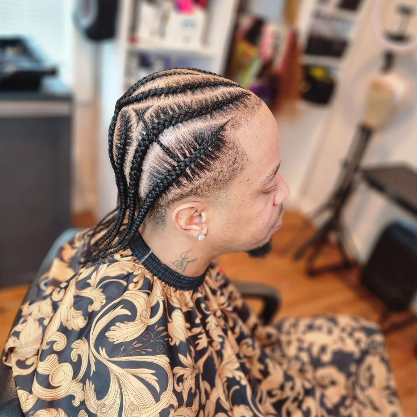 #dozendesigns #athomesalon #dfwhairstylist #femalebarber #mensbraids