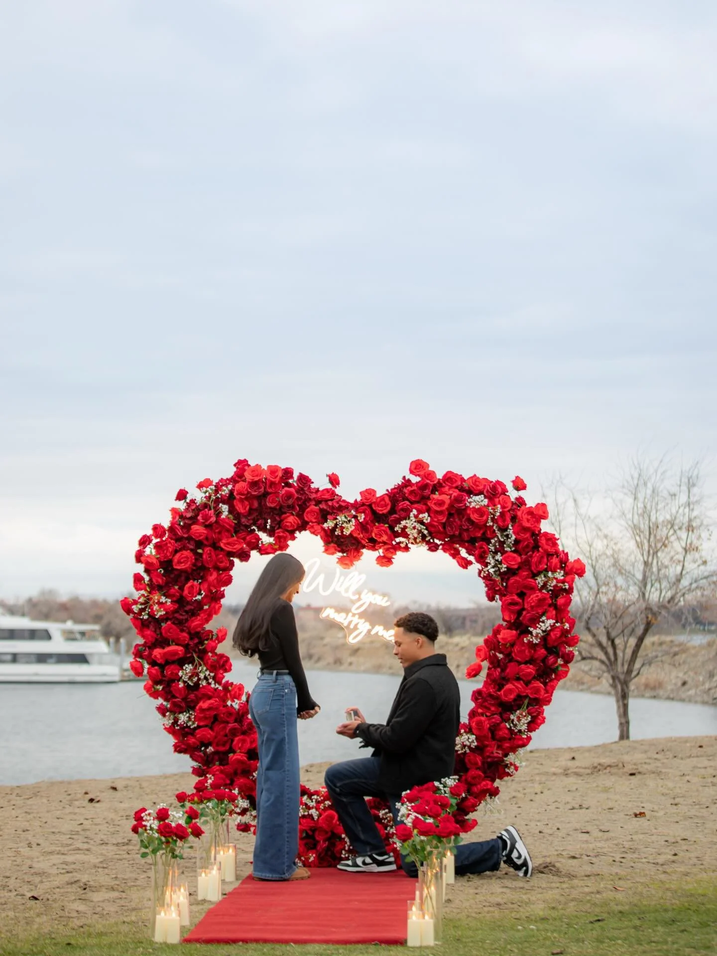 Don&rsquo;t make her wonder &ldquo;Where is my husband!&rdquo; and start this 2026 year as a fianc&eacute; 💍 ✨ 
Photography: @gracefunkphotos 📸 

Thank you to this awesome couple for letting us share this beautiful photos, an amazing way to end the