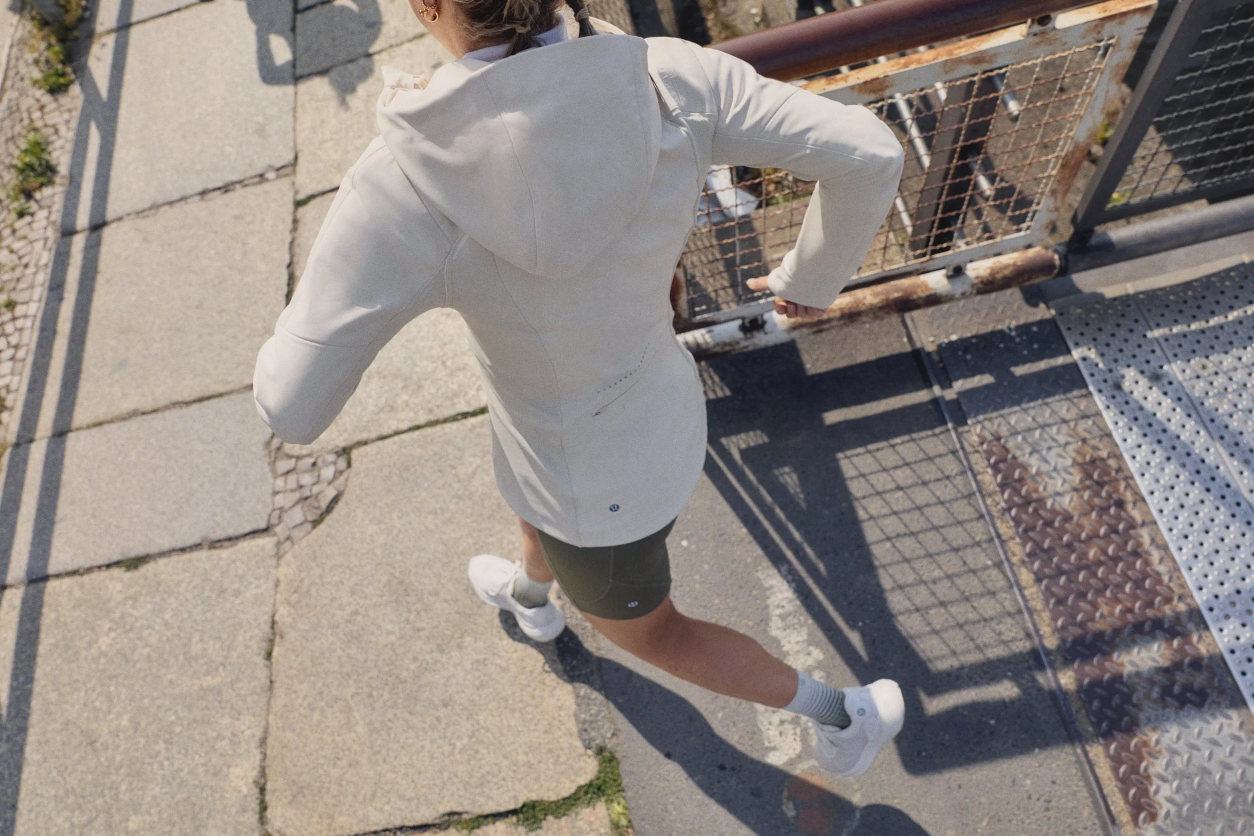 NA_Sep25_Wk4_W_FA Lookbook_Cross Chill Performance Jacket_04.jpg