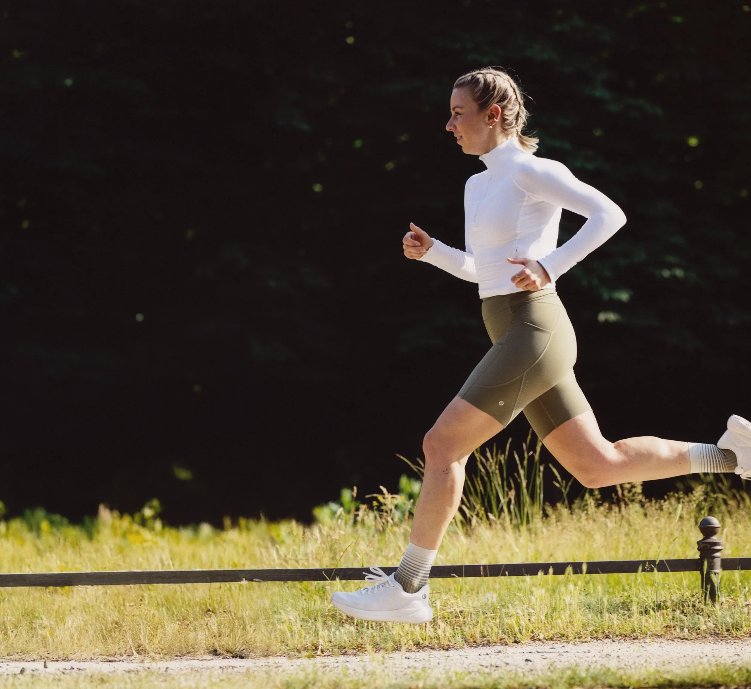 NA_Sep25_Wk4_W_FA Lookbook_Rulu Run Half Zip_01.jpg