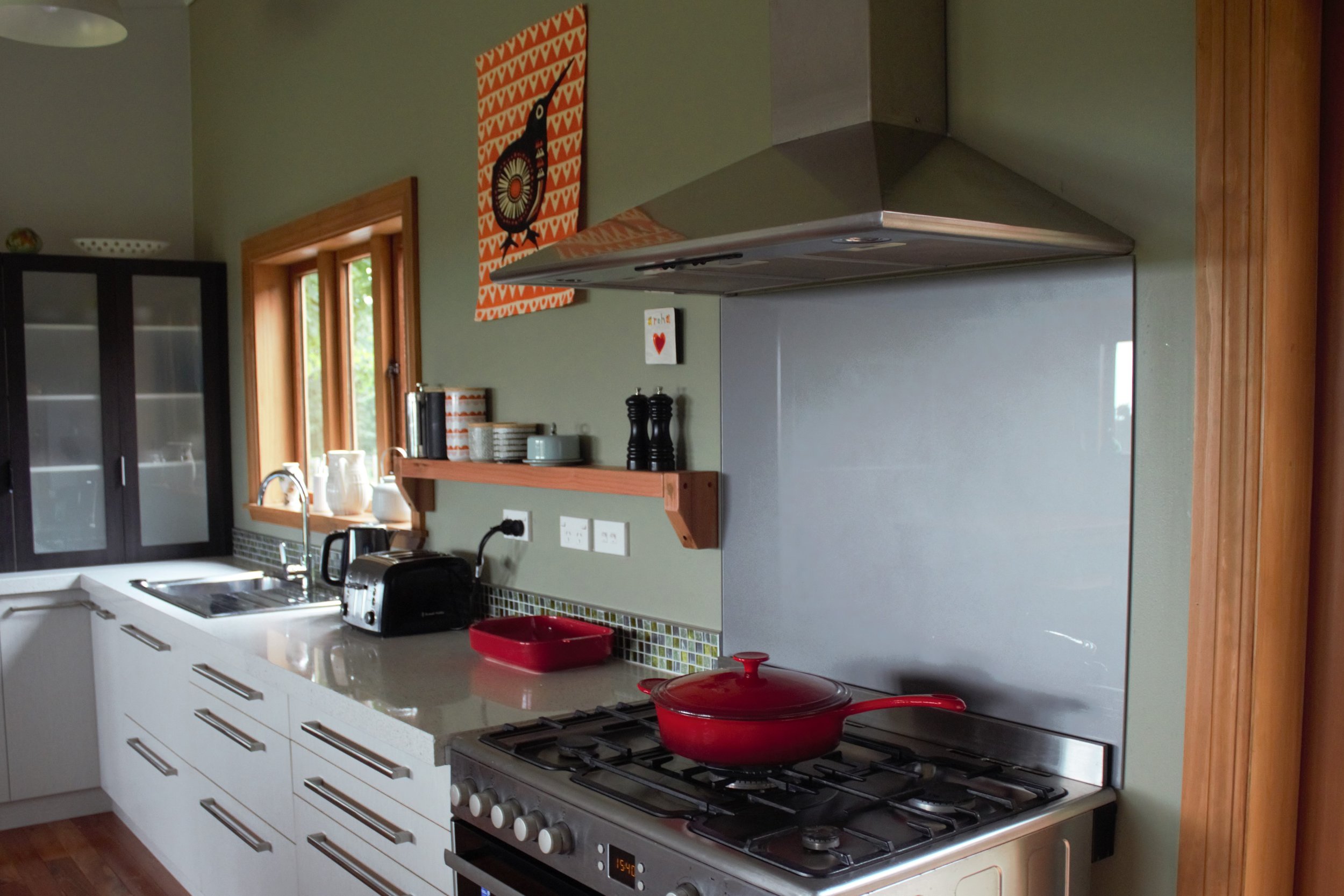Fantails Rest kitchen with electric oven, gas hob, sink and numerous kitchen amenities
