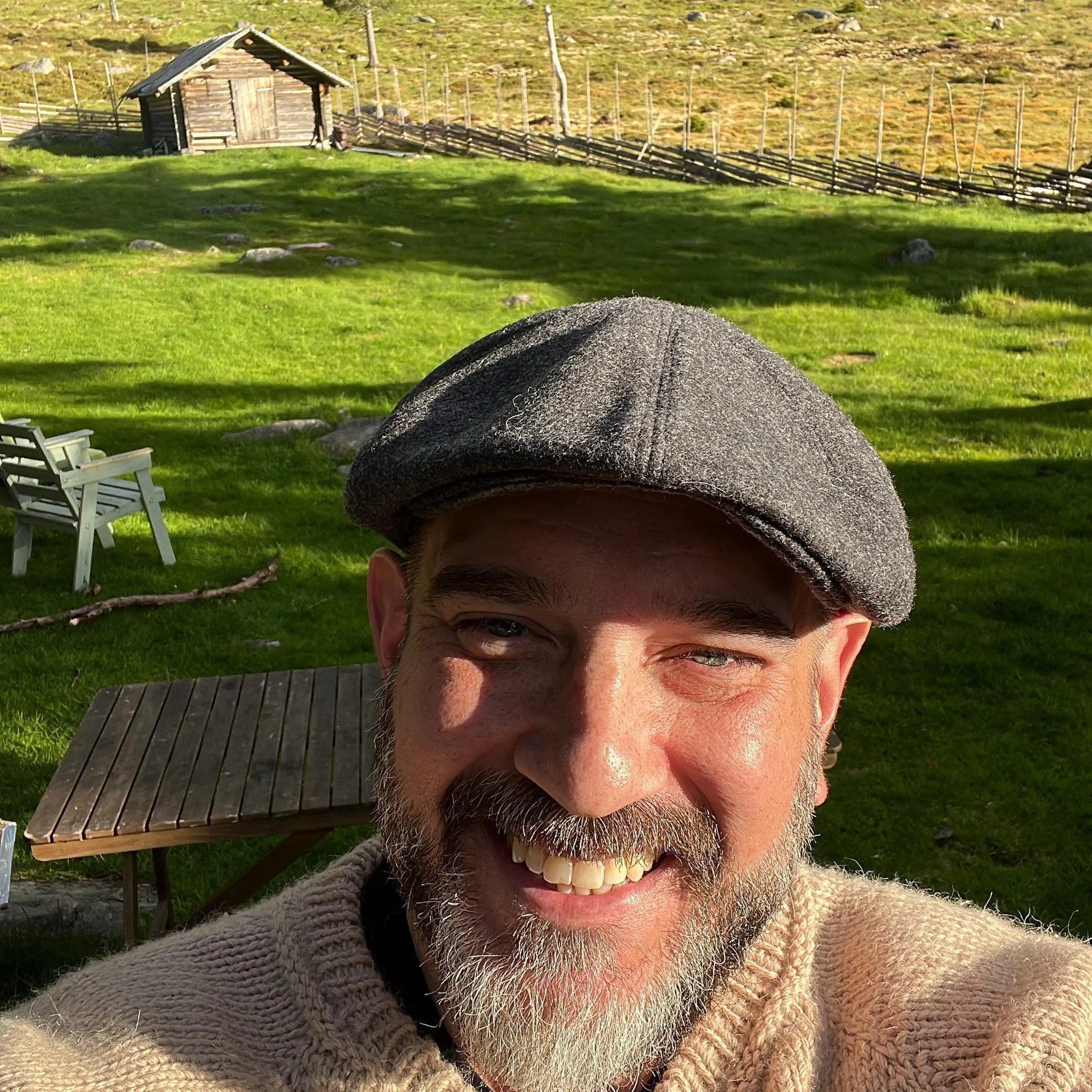 There is a page that is copying me here on FB. 

Please be wary of anything you receive in your inbox. I NEVER send messenger links unless a person initiates contact. 

This profile uses my name, my profile photo and seeks to get you to click on link