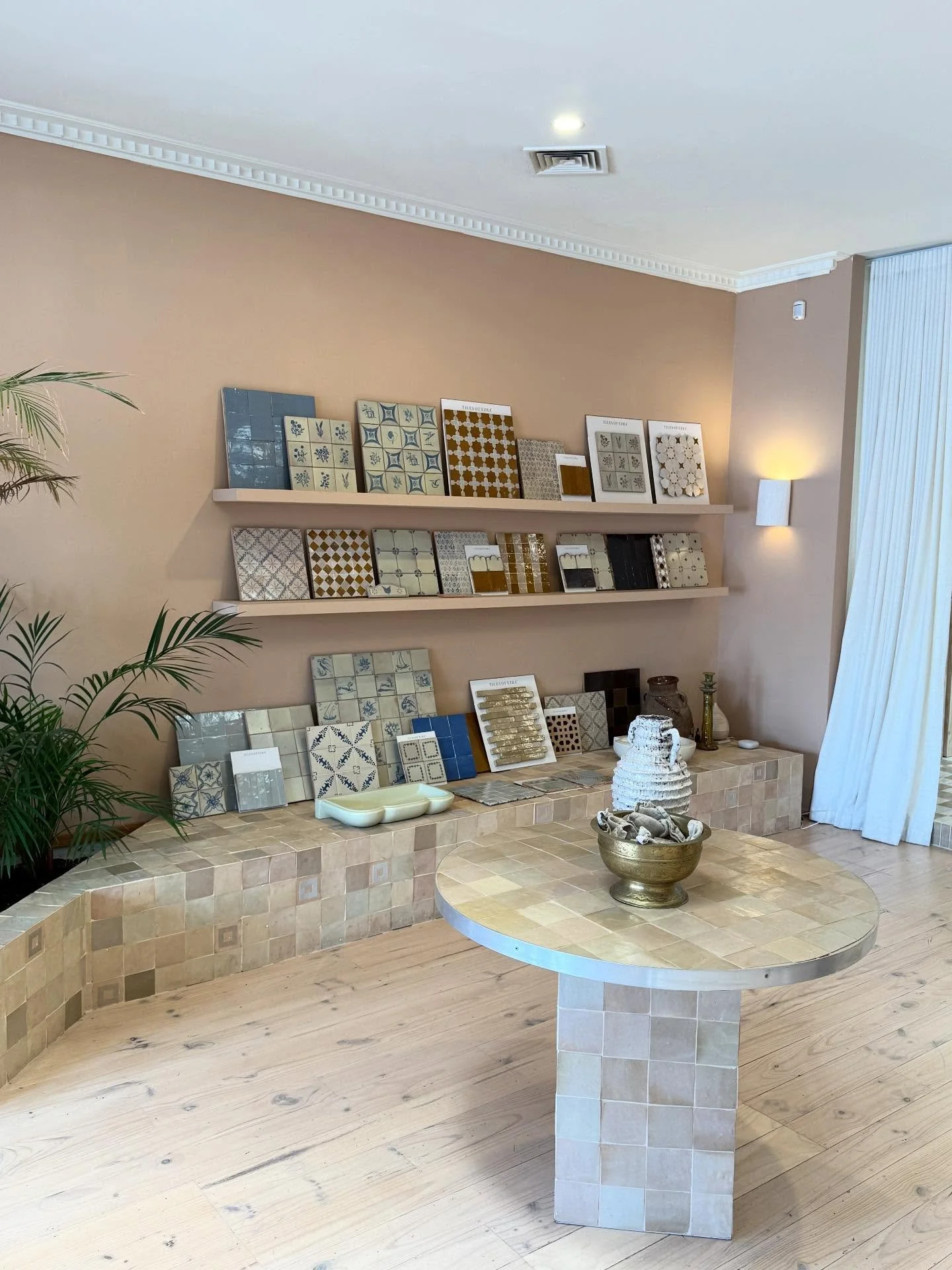 Sourcing day bliss 🤎

Tiles of Ezra studio was incredibly inspiring. I fell in love with every single piece of clay in sight!

The glazes, colours, textures, shapes and patterns were absolutely stunning. 

I&rsquo;m very excited to bring these beaut